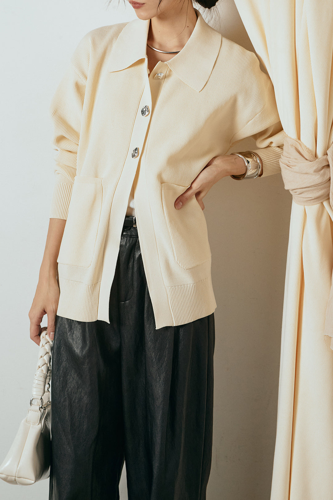 [SET]メタル釦衿付きニットカーディガン+ベルト付きレザーライクタックパンツ(2set)