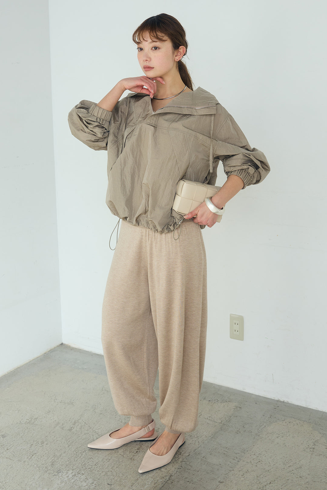 [SET]ナイロンフーディーブルゾンアウター+裾絞りリブニットパンツ(2set)