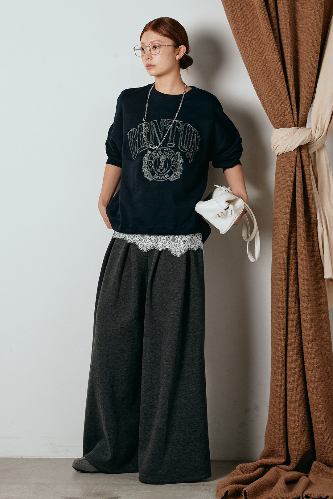 [SET]フロントロゴスウェットプルオーバー+フェイクレザー太ベルト付きタックワイドパンツ(2set)