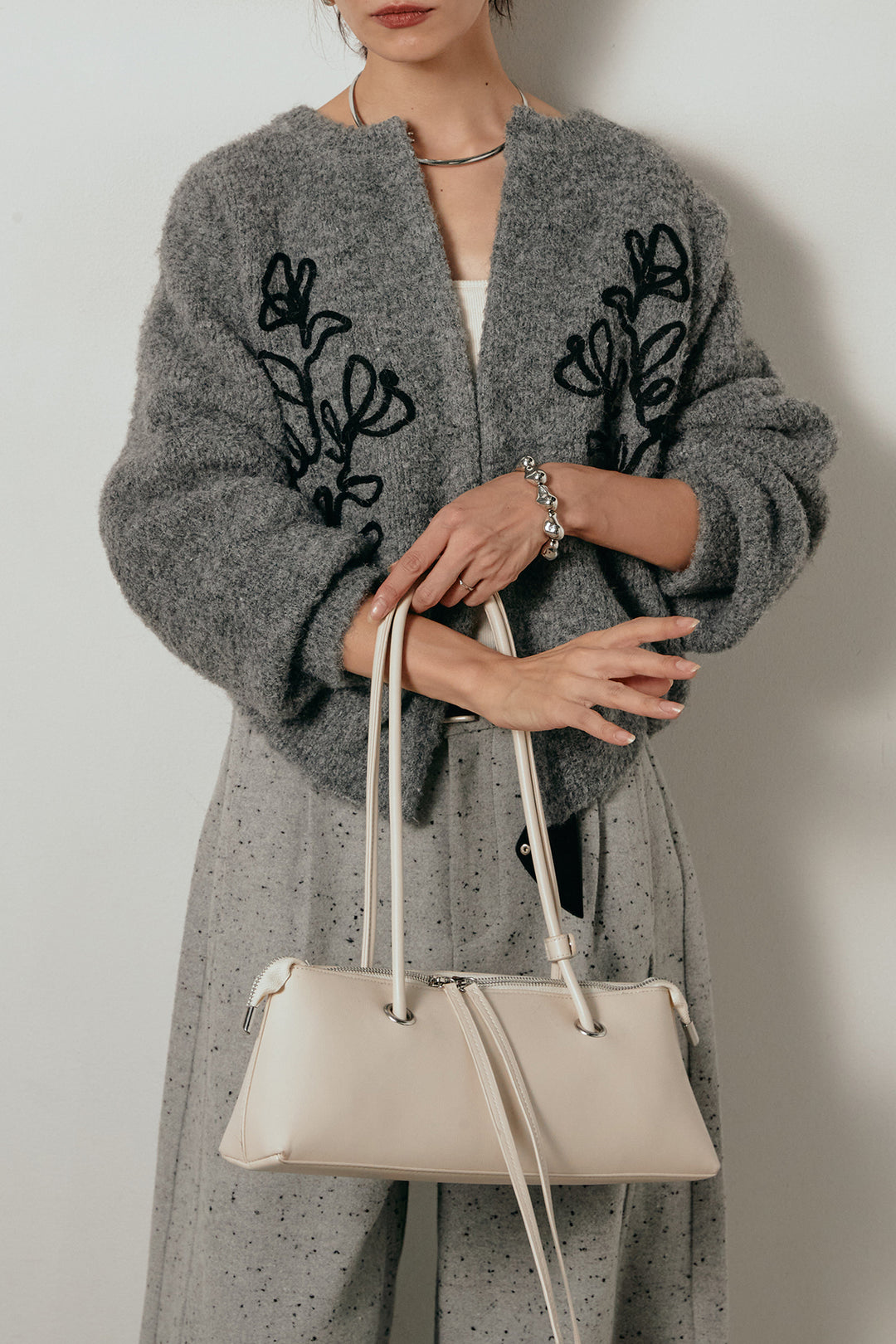 【即納】テープ刺繍ニットカーディガン