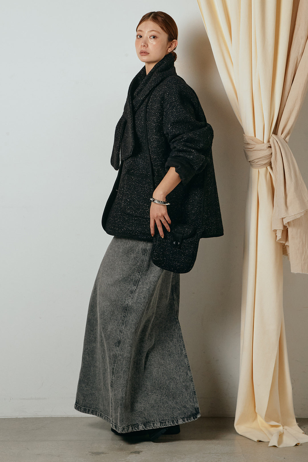 [SET]ノーカラーマフラーバッグ付きアウター+デニムロングフレアスカート(2set)