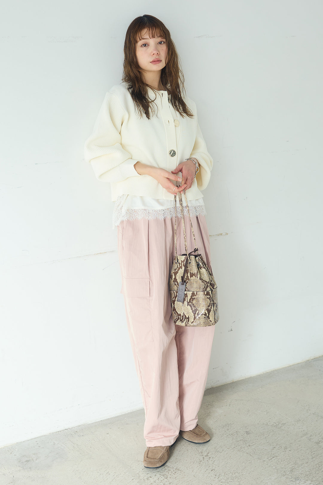 [SET]スポンディッシュBIGボタンクルーネックカーディガン+撥水ジョガーパンツ(2set)