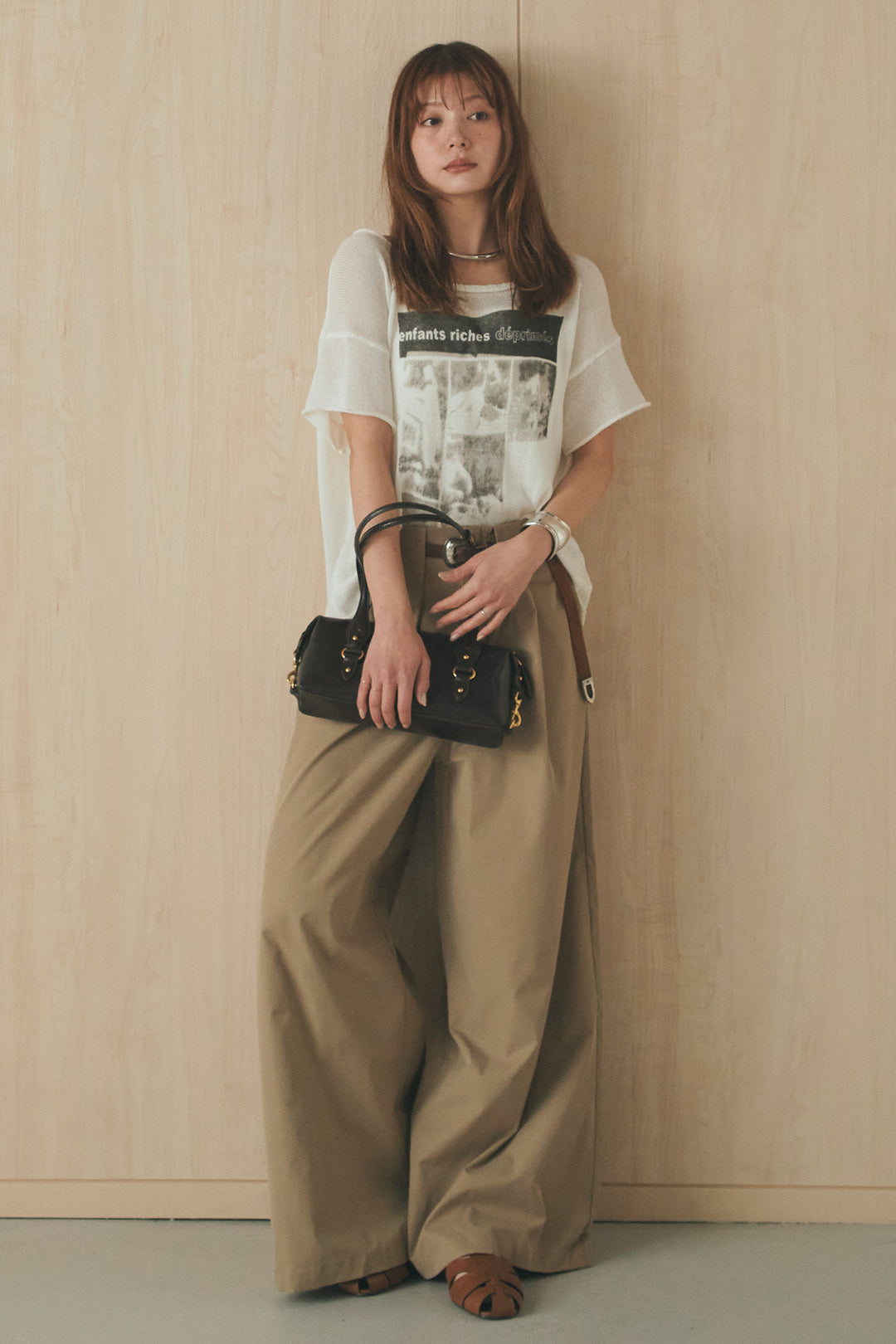 [SET]半袖モノトーングラフィックトップス+ベルトループデザインハイウエストタックパンツ(2set)