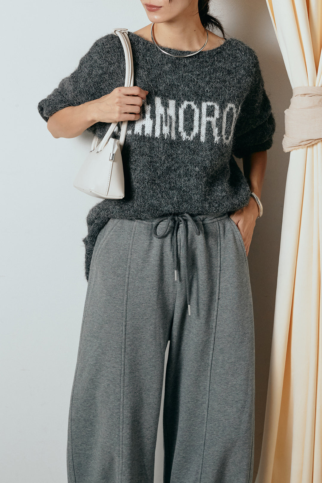 [SET]フロントロゴデザインニットトップス+スウェットワイドカーブパンツ(2set)