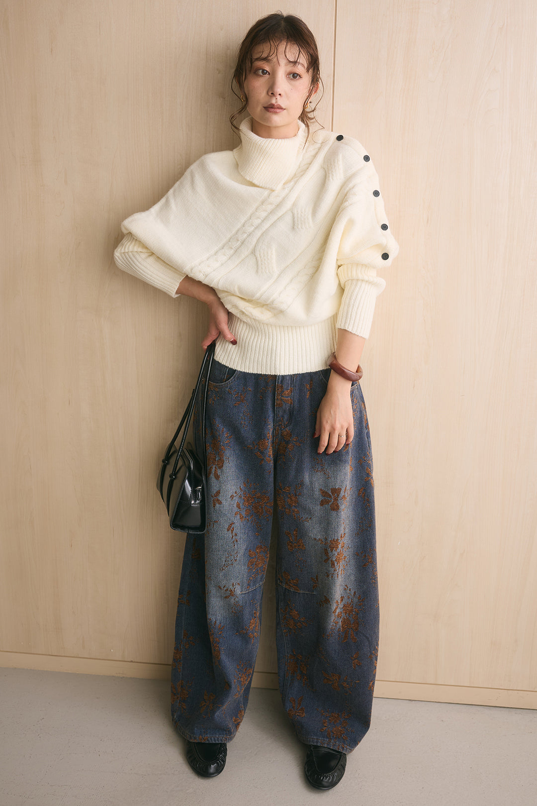 [SET]アシメカラーボタンケーブルニット+フラワーモチーフ刺繍カーブデニム(2set)