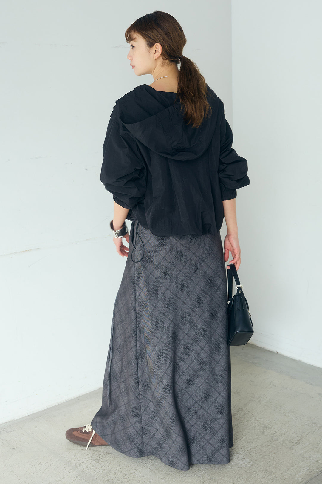 [SET]ナイロンフーディーブルゾンアウター+タータンチェック柄フロントデザインスカート(2set)