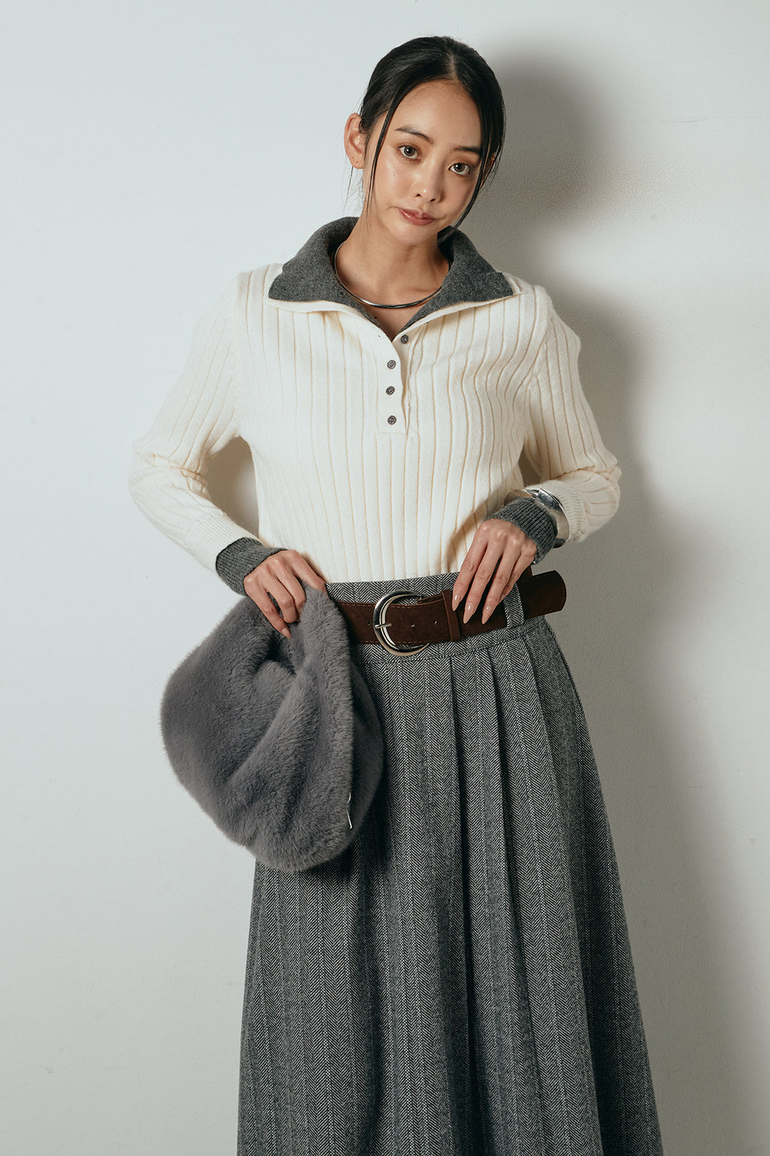 [SET]レイヤード風リブニットトップス+太ベルト付きヘリンボーンプリーツスカート(2set)