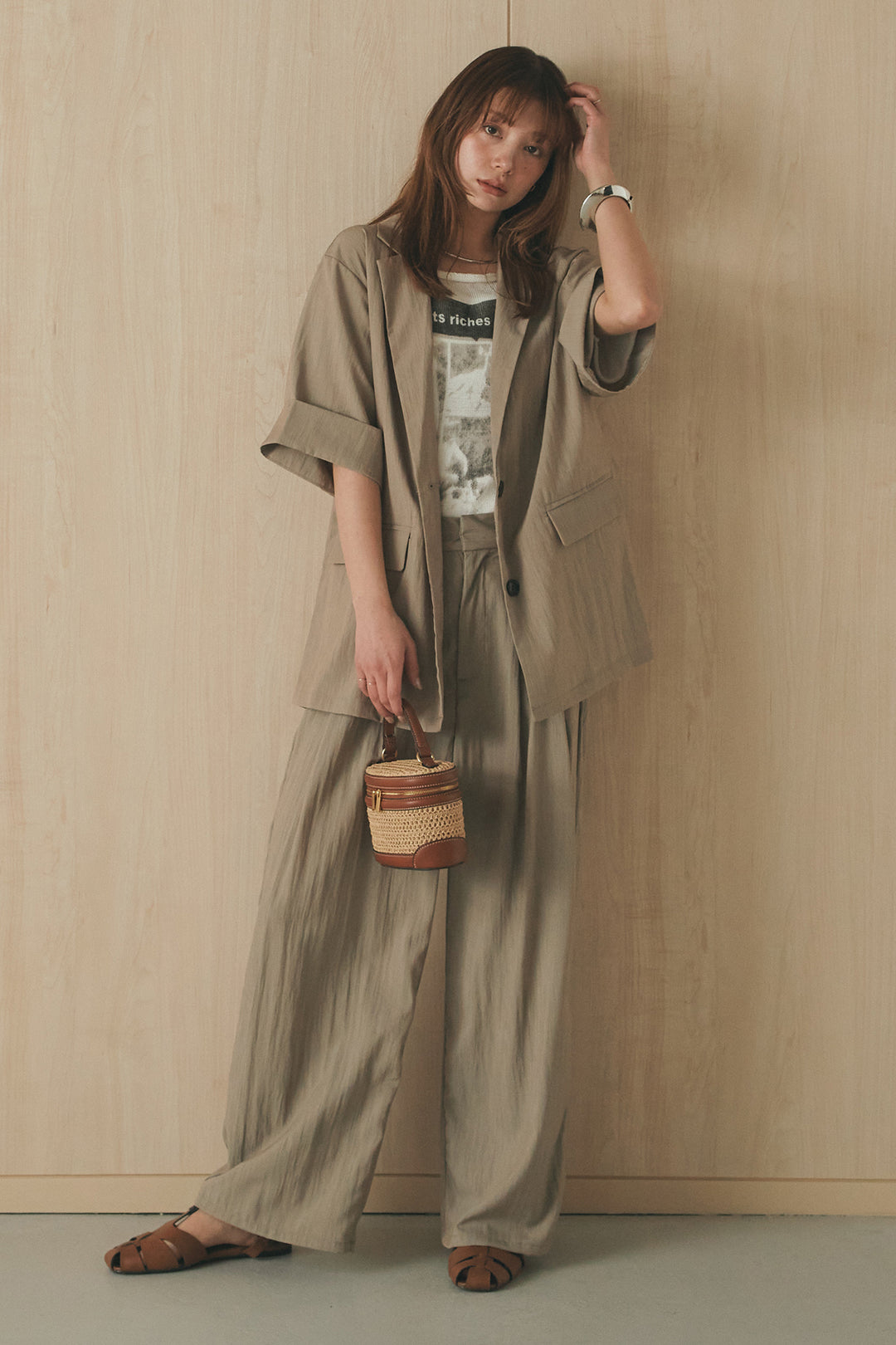 [SET]半袖モノトーングラフィックトップス+リネンライク2タックワイドパンツ(2set)