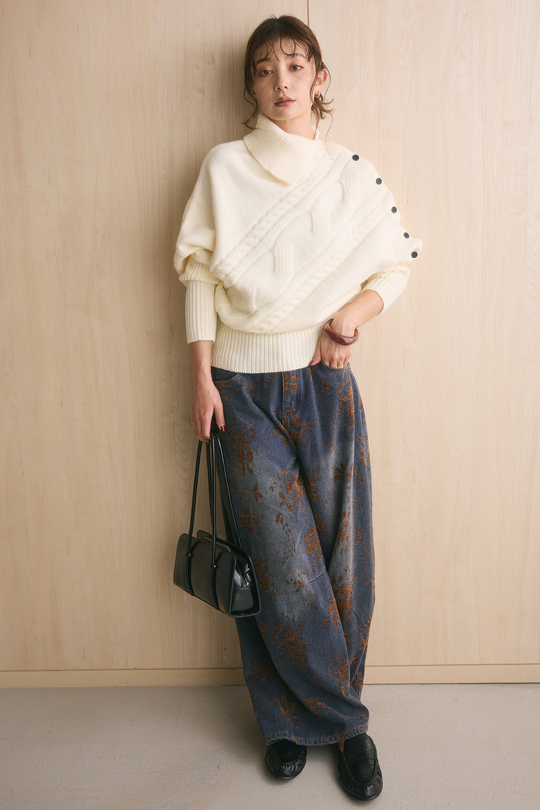 [SET]アシメカラーボタンケーブルニット+フラワーモチーフ刺繍カーブデニム(2set)