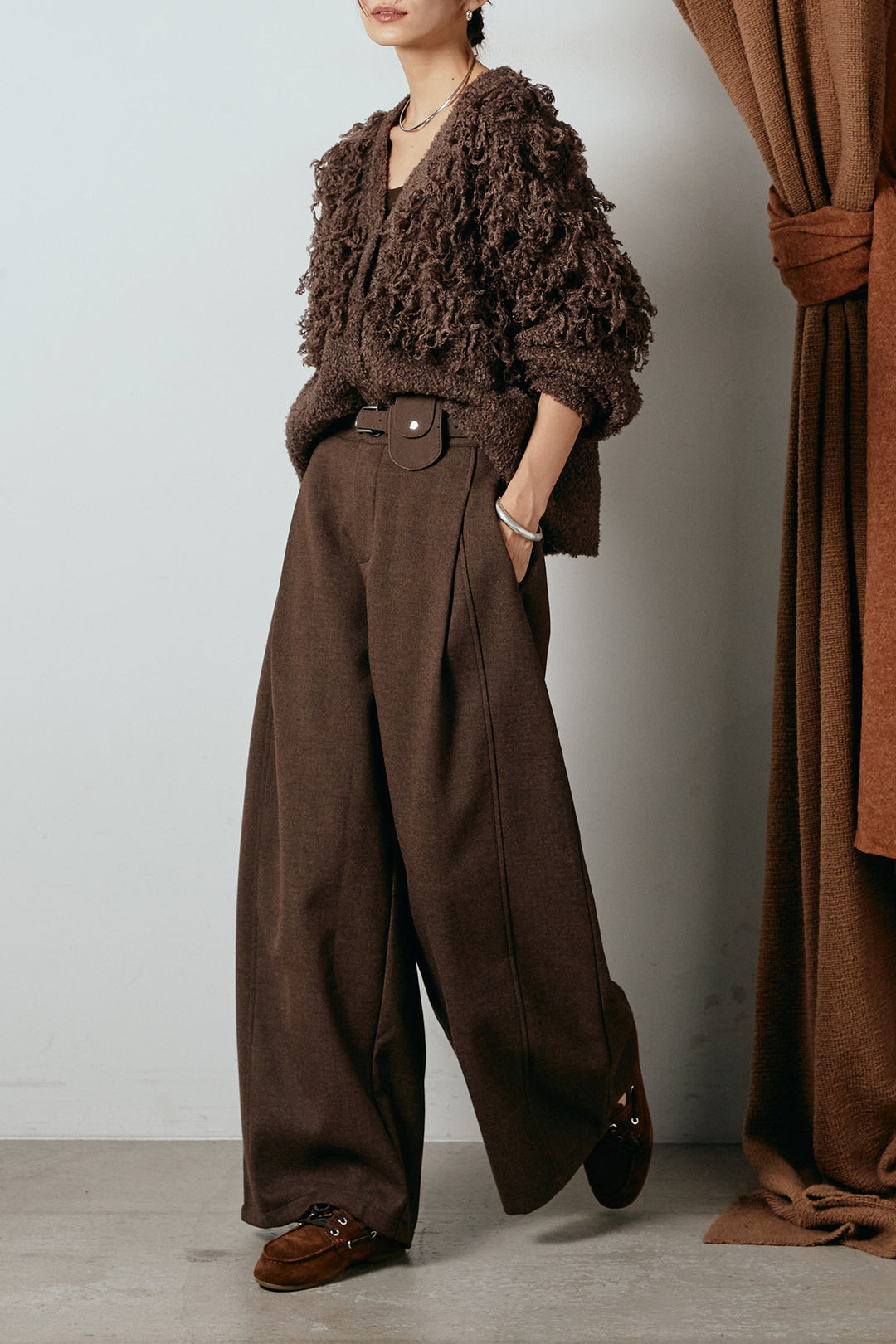 [SET]ループ編みVネックニットカーディガン+ポーチベルト付きカーブパンツ(2set)