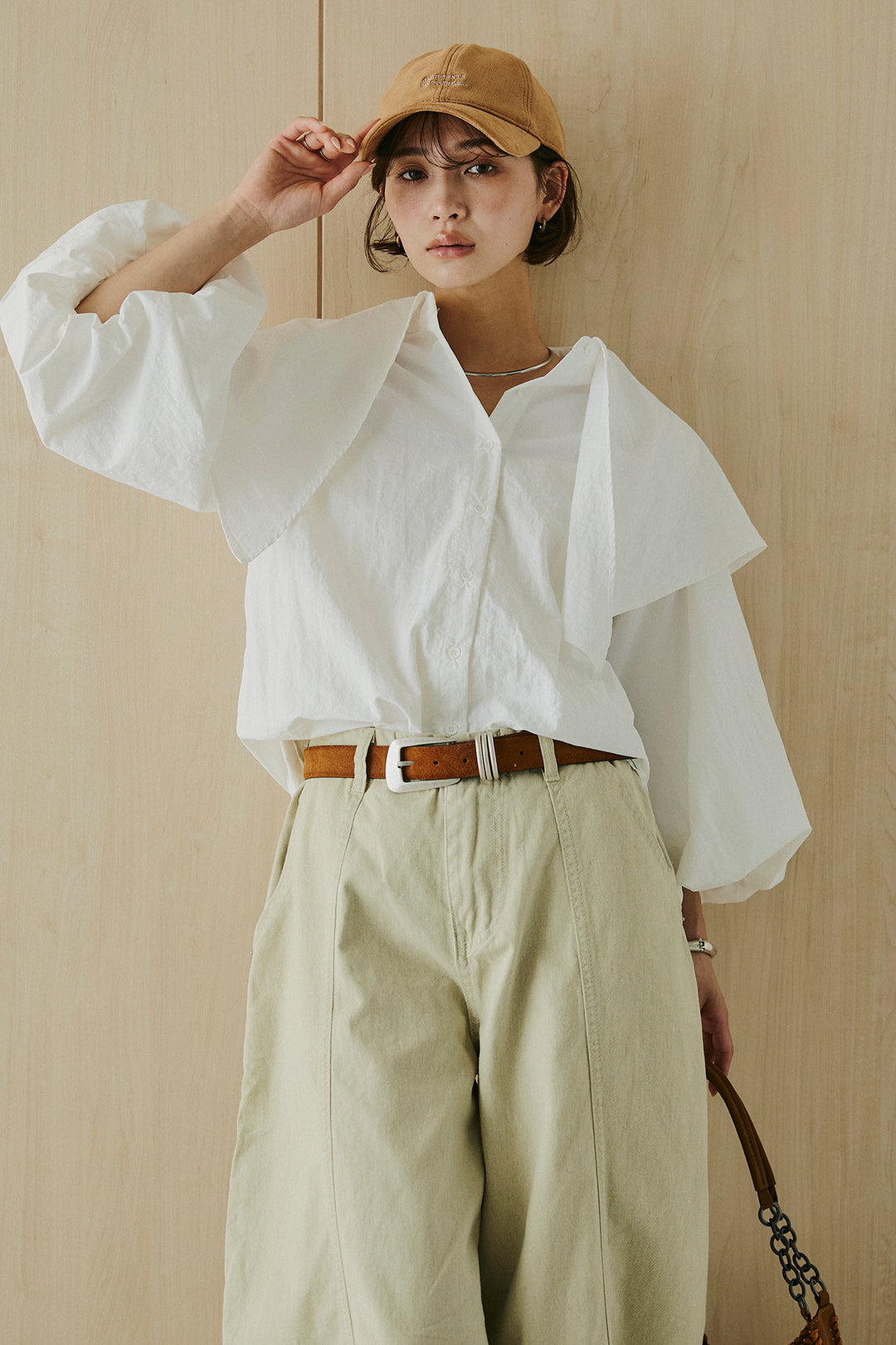 [SET]ケープカラーナイロンブラウス+サイドベルトカーブワイドパンツ(2set)