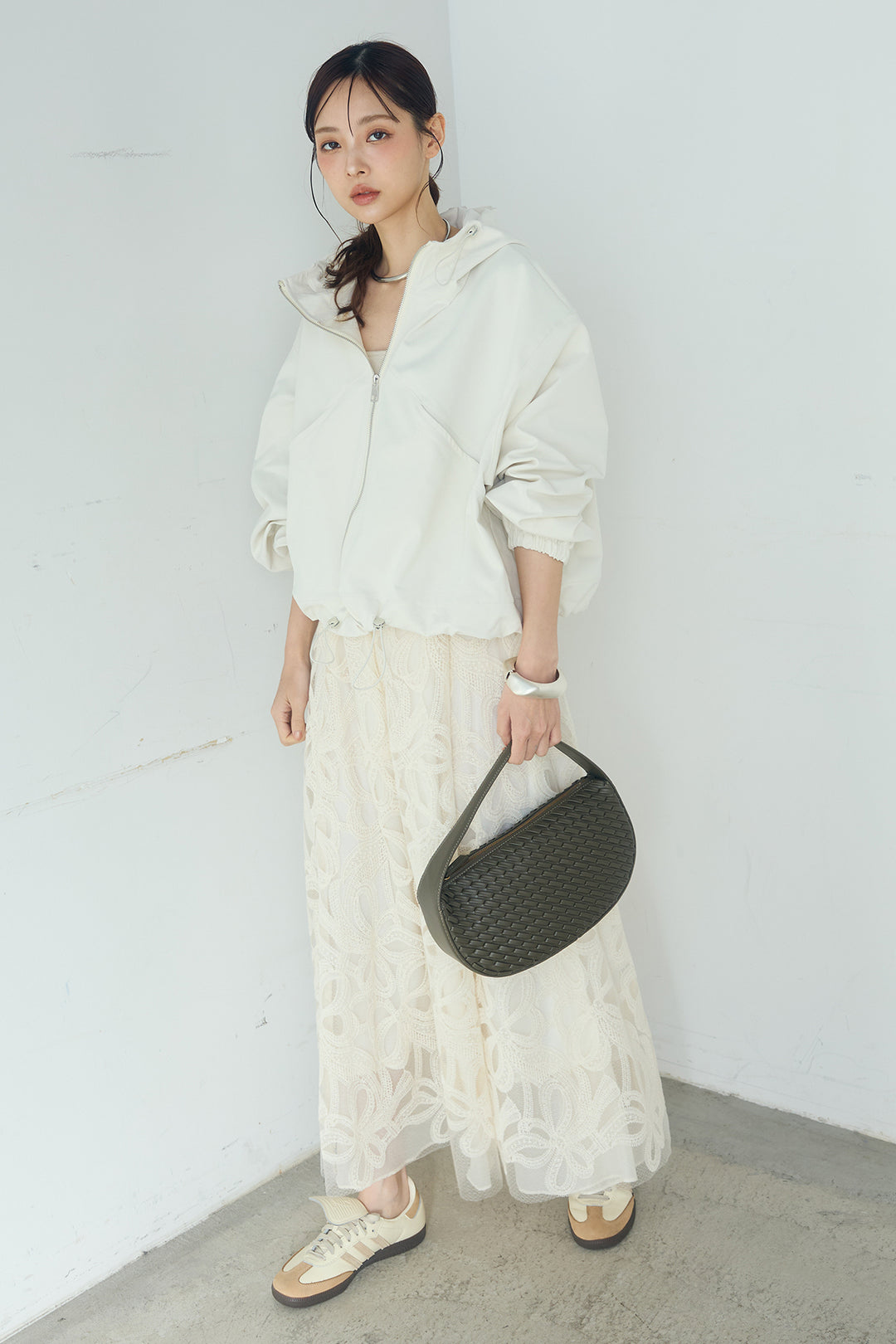 [SET]ネック裾絞りブルゾンアウター+ニュアンス柄刺繍スカート(2set)