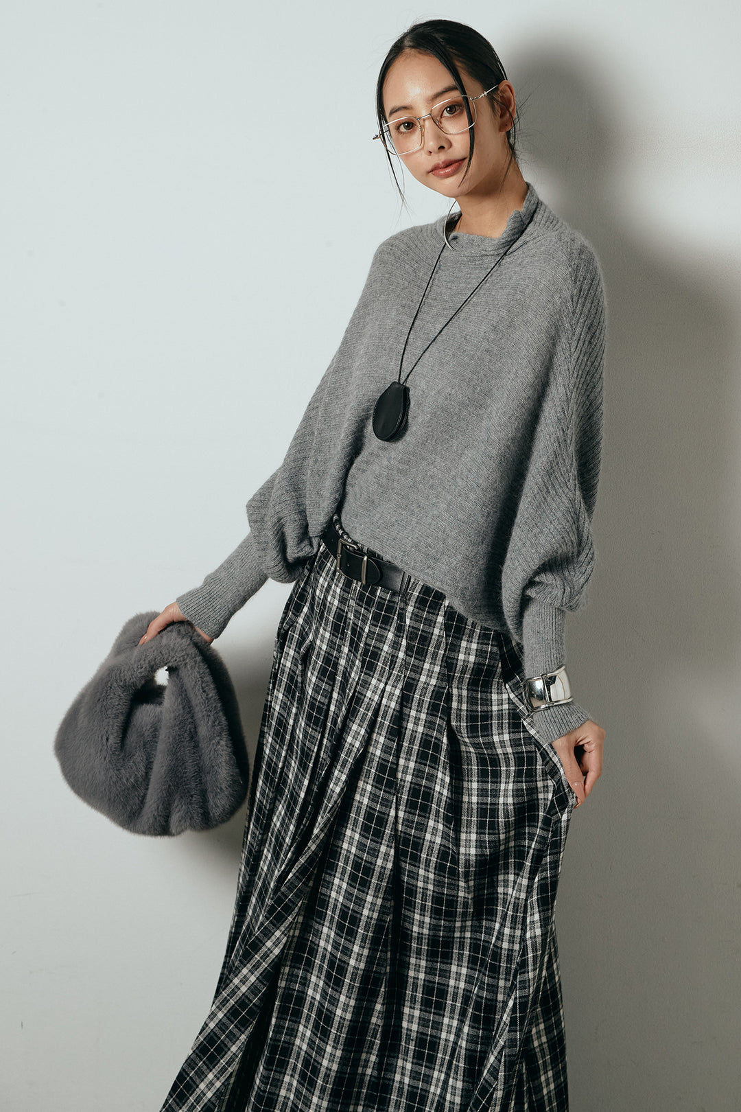 [SET]ポンチョシルエット透かしニットトップス+ベルト付きタータンチェックプリーツスカート(2set)