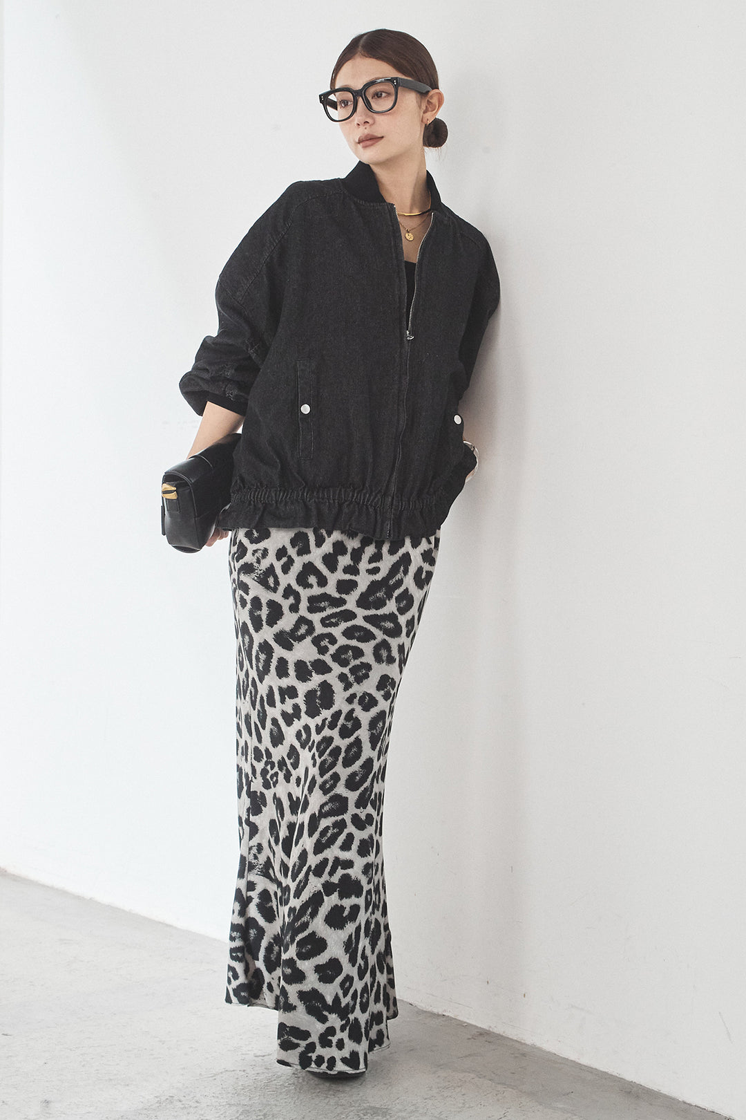 [SET]袖シャーリング裾フリルデニムブルゾン+レオパードサテンナロースカート(2set)