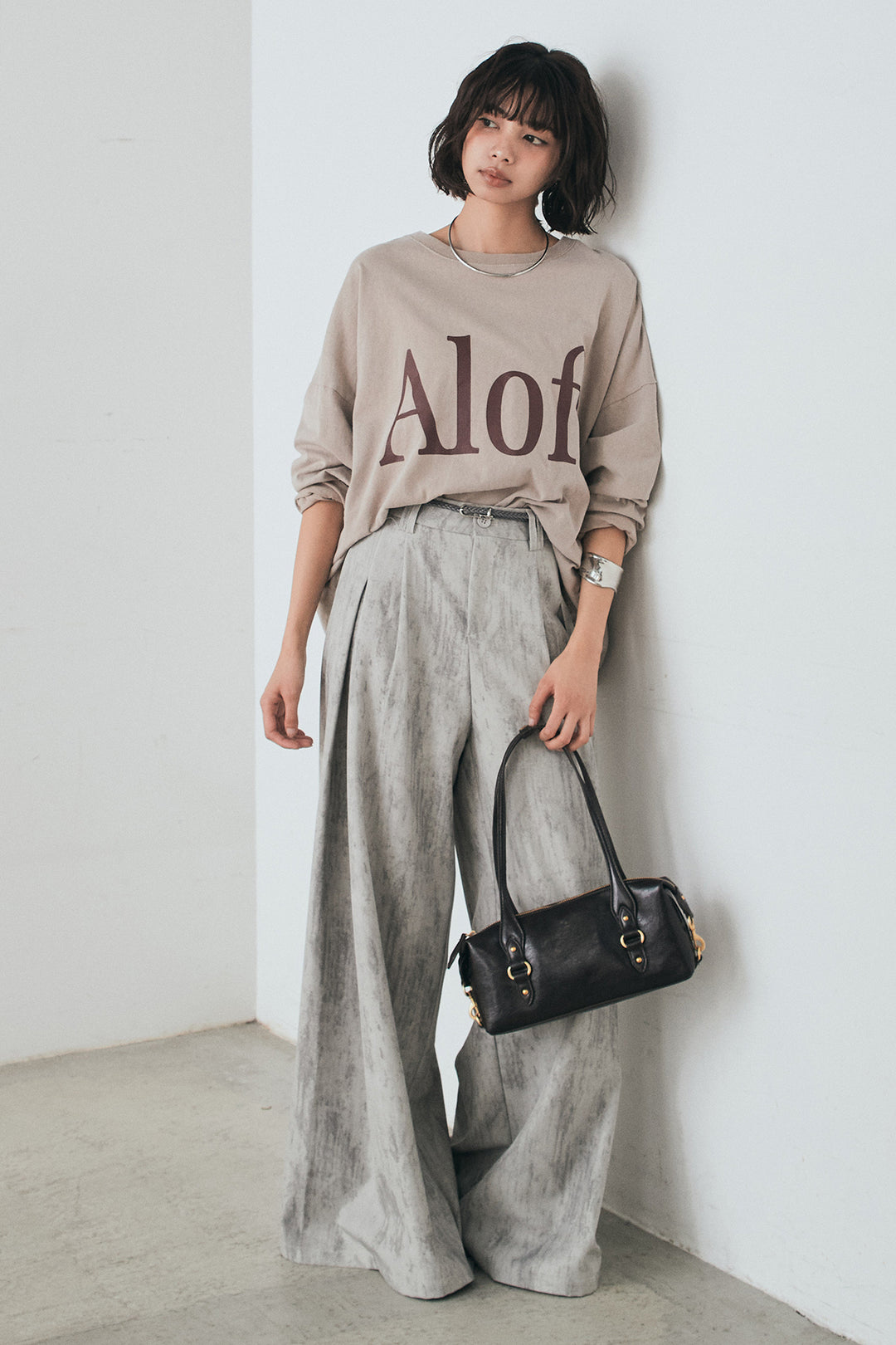 [SET]裾センタードロストロゴプリントワイドTシャツ+紐ベルト付きかすれ柄ワイドスラックス(2set)
