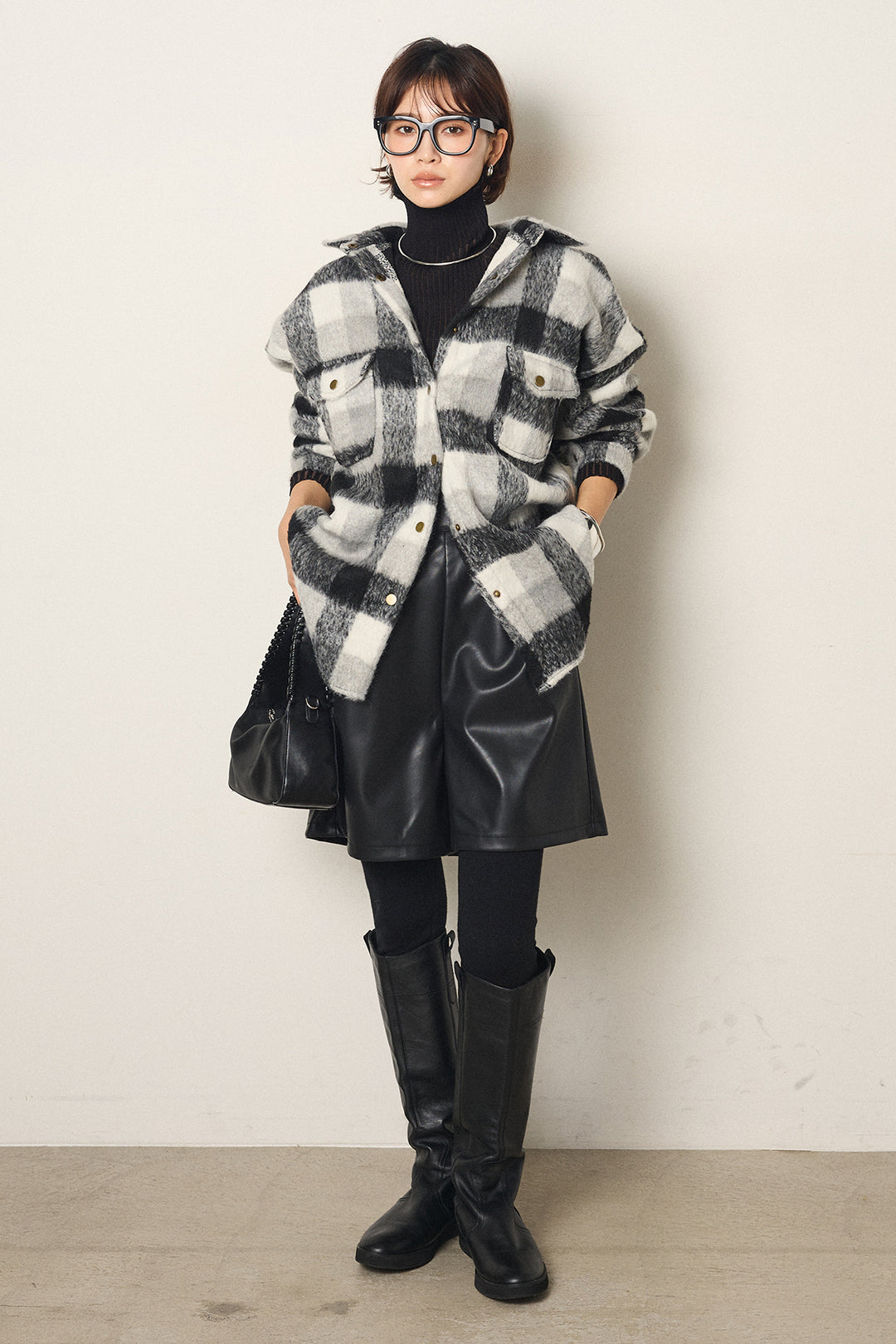 [SET]起毛チェック柄ポケットアウター+ストレッチエコレザーバミューダパンツ+リブニットシームレスタートルプルオーバー(3set)