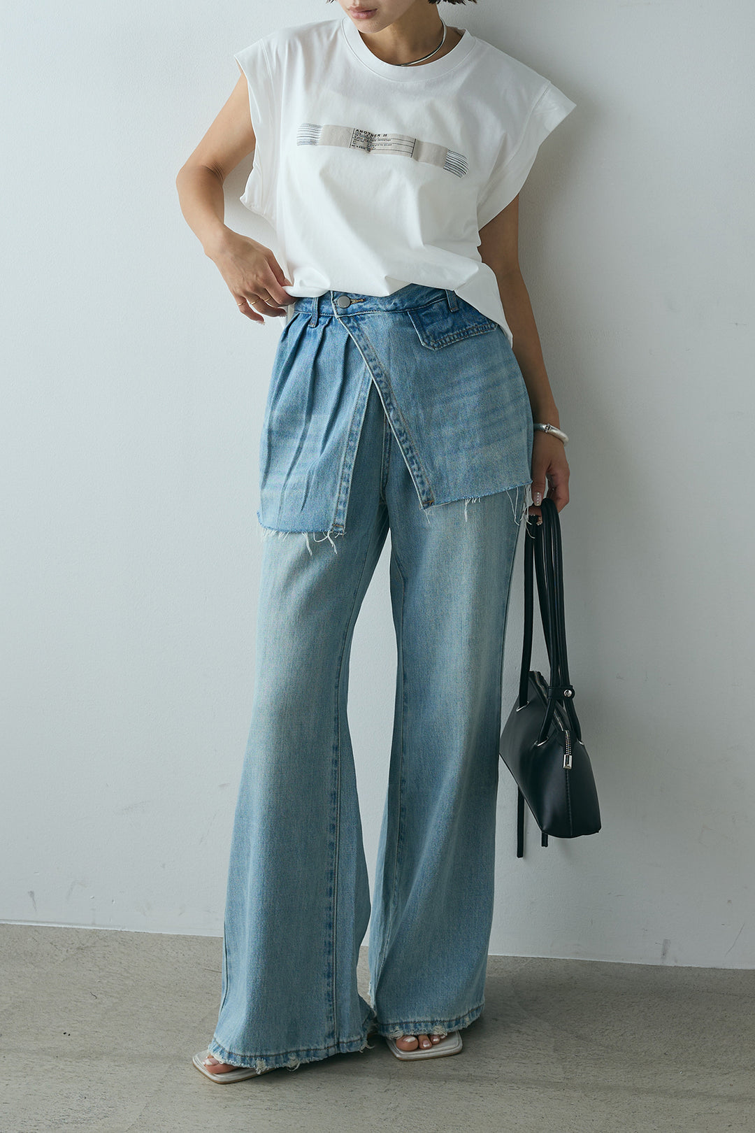 [SET]英字デザインノースリーブTシャツ+レイヤードデニムパンツ(2set)