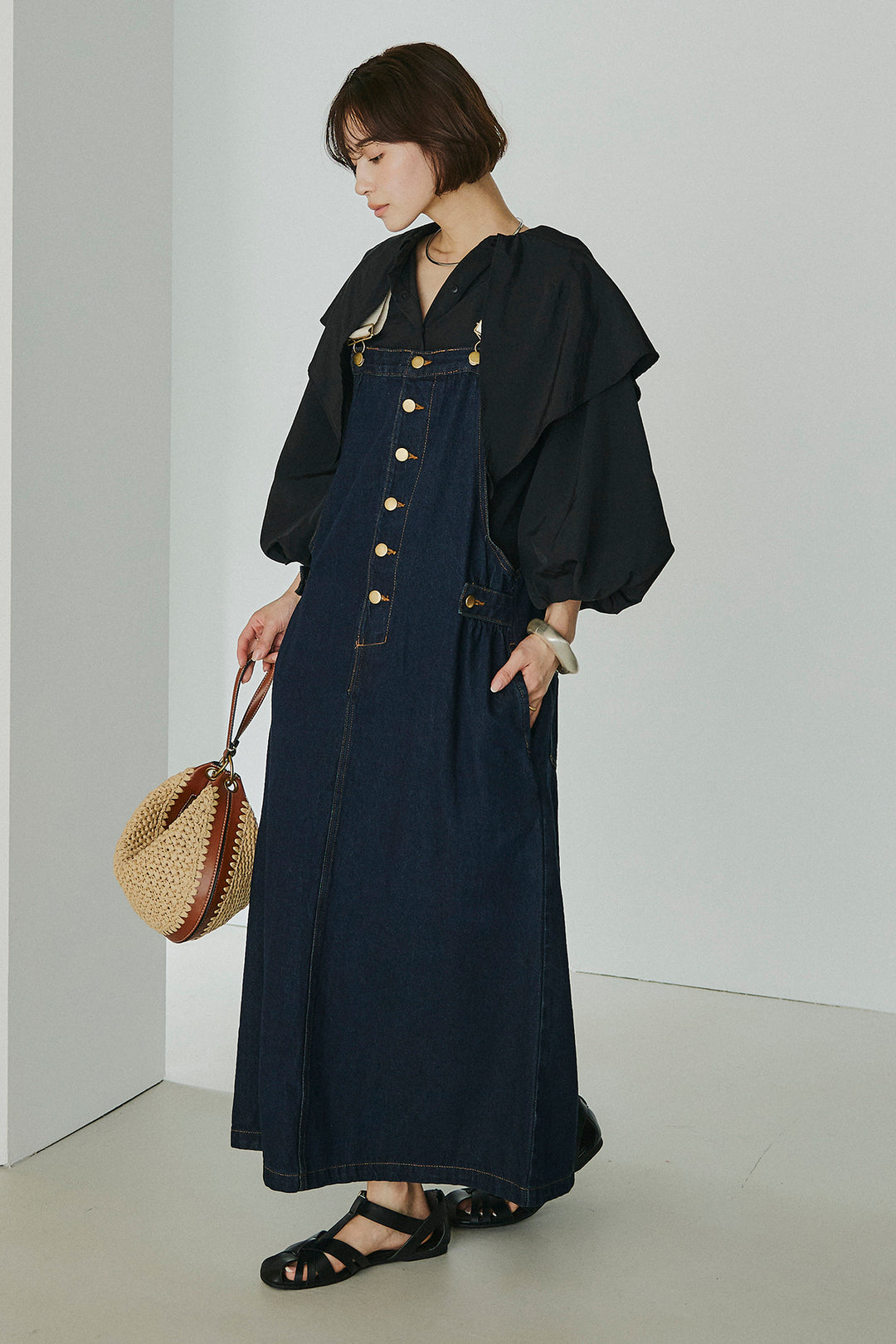 [SET]ケープカラーナイロンブラウス+配色ショルダーデニムサロペットスカート(2set)