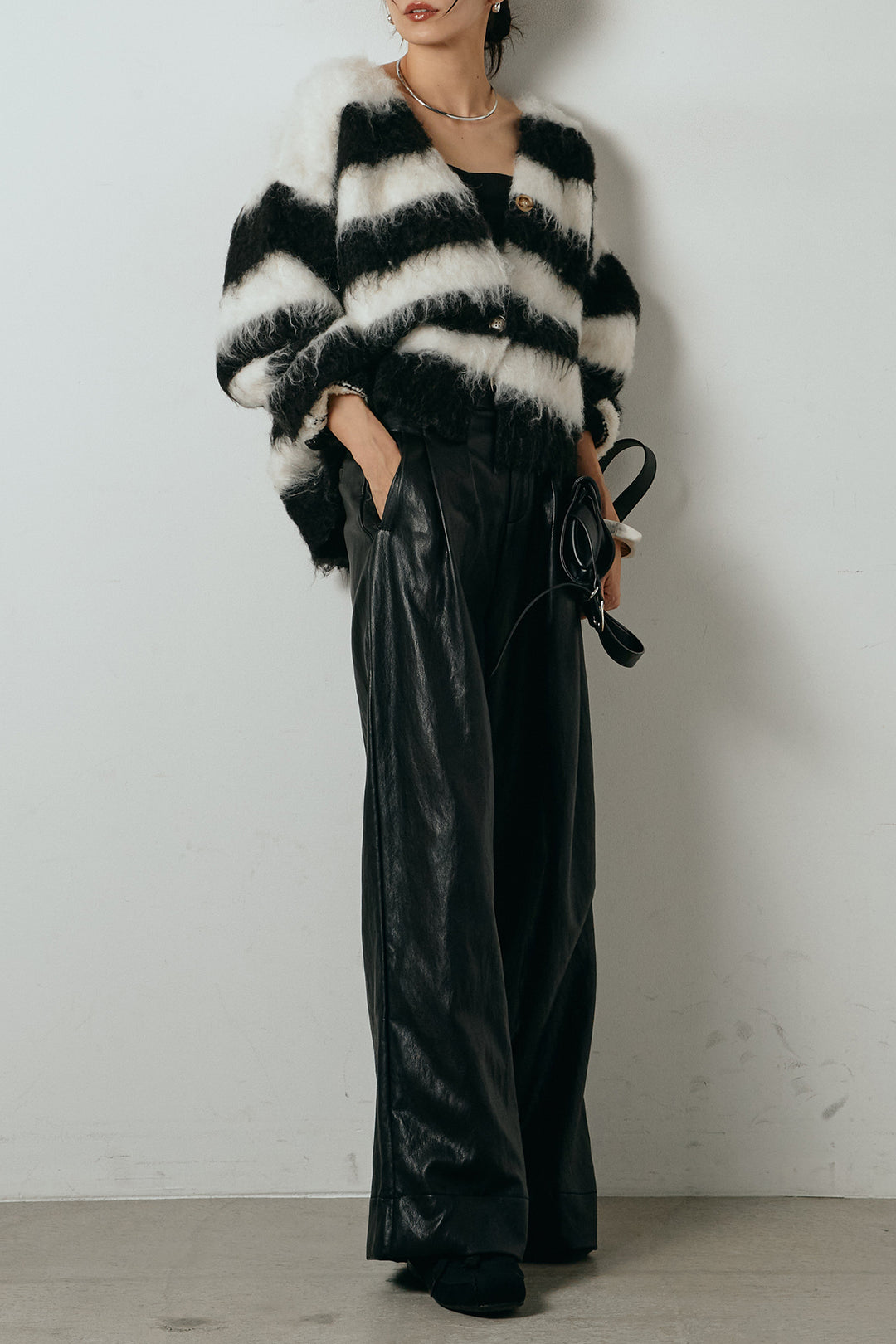 [SET]シャギーボーダー柄ニットカーディガン+ベルト付きレザーライクタックパンツ(2set)