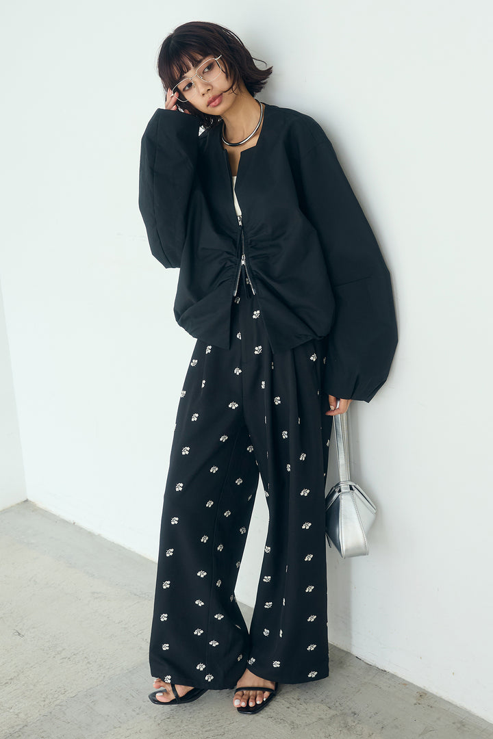 [SET]ノーカラーフロントギャザージップアウター+花柄刺繍ツイルタックパンツ(2set)