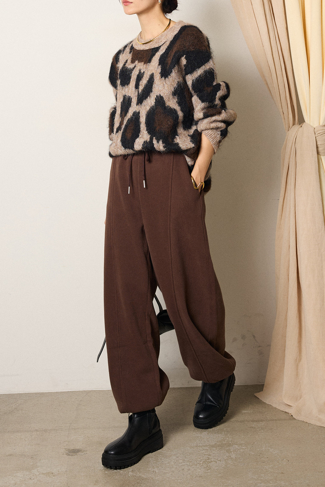 [SET]ルーズアニマルモヘアニットトップス+スウェットワイドカーブパンツ(2set)