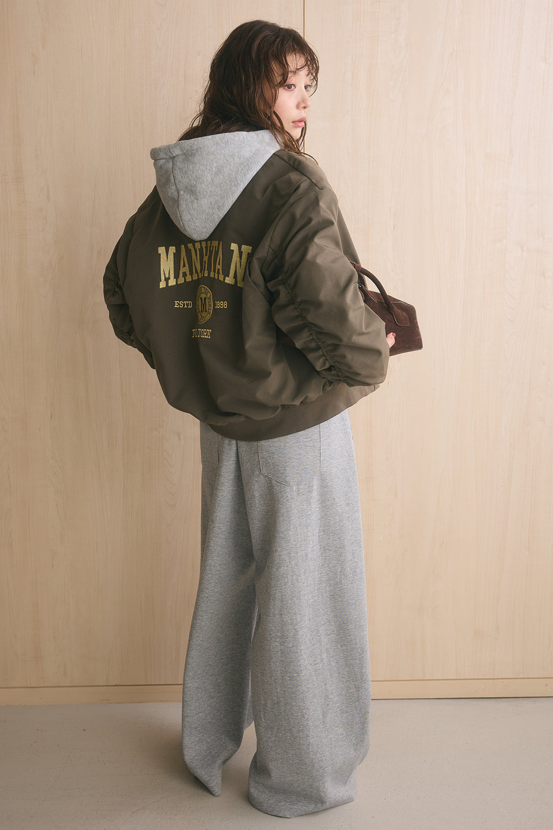 [SET]カレッジロゴフーディーブルゾン+スタッズ付きニーサイドタックスウェットパンツ(2set)