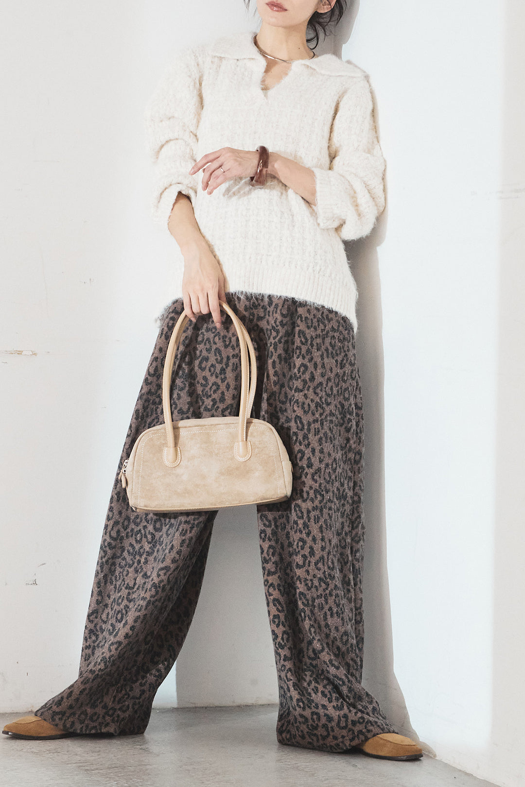 [SET]襟付きVネックニットトップス+リラックスレオパード柄ワイドパンツ(2set)