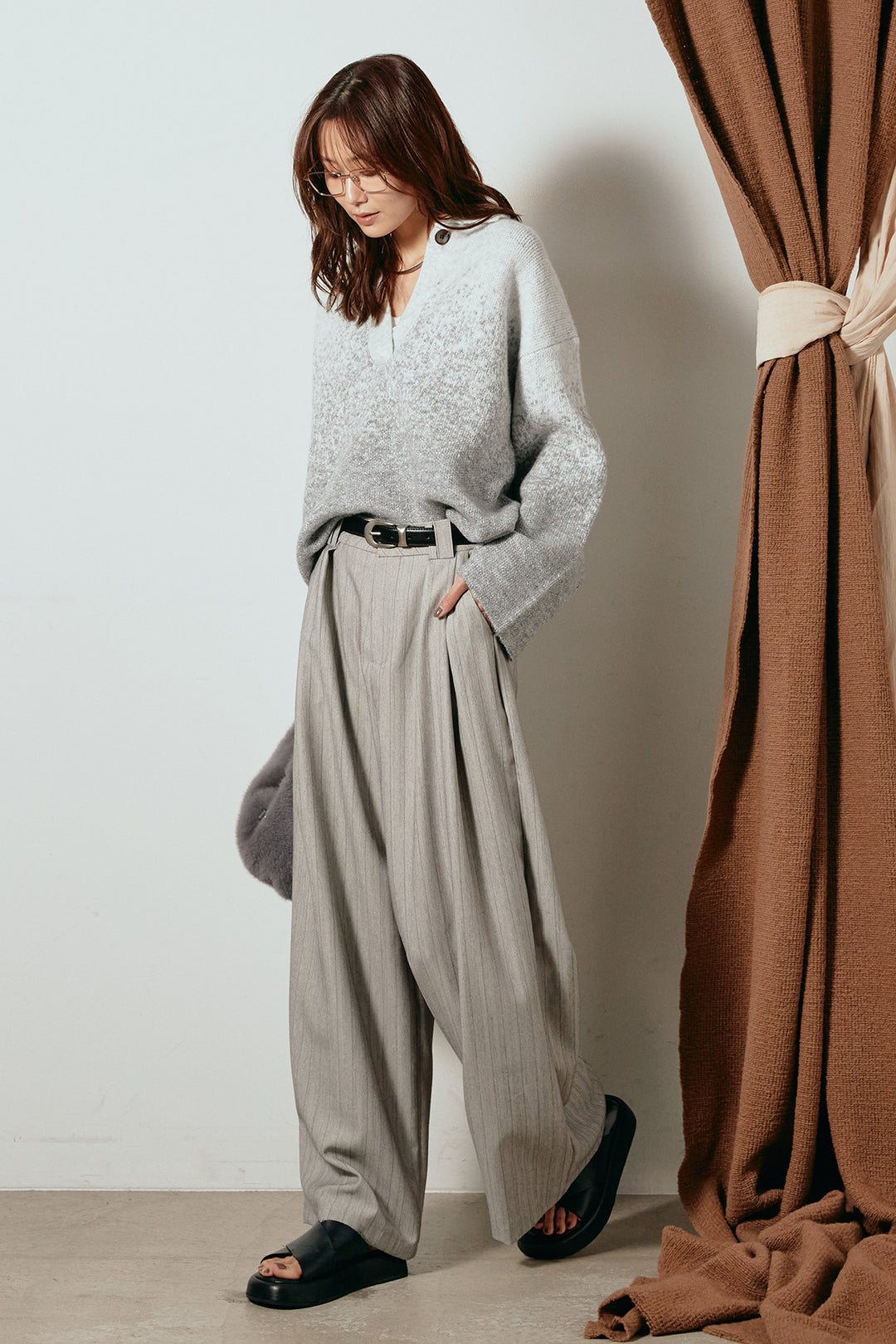 [SET]グラデーションラメニットキーネックプルオーバー+ストライプヘリンボーンパンツ(2set)