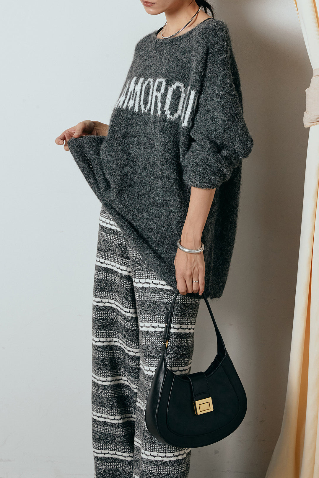 [SET]フロントロゴデザインニットトップス+マルチライン柄リラックスニットパンツ(2set)