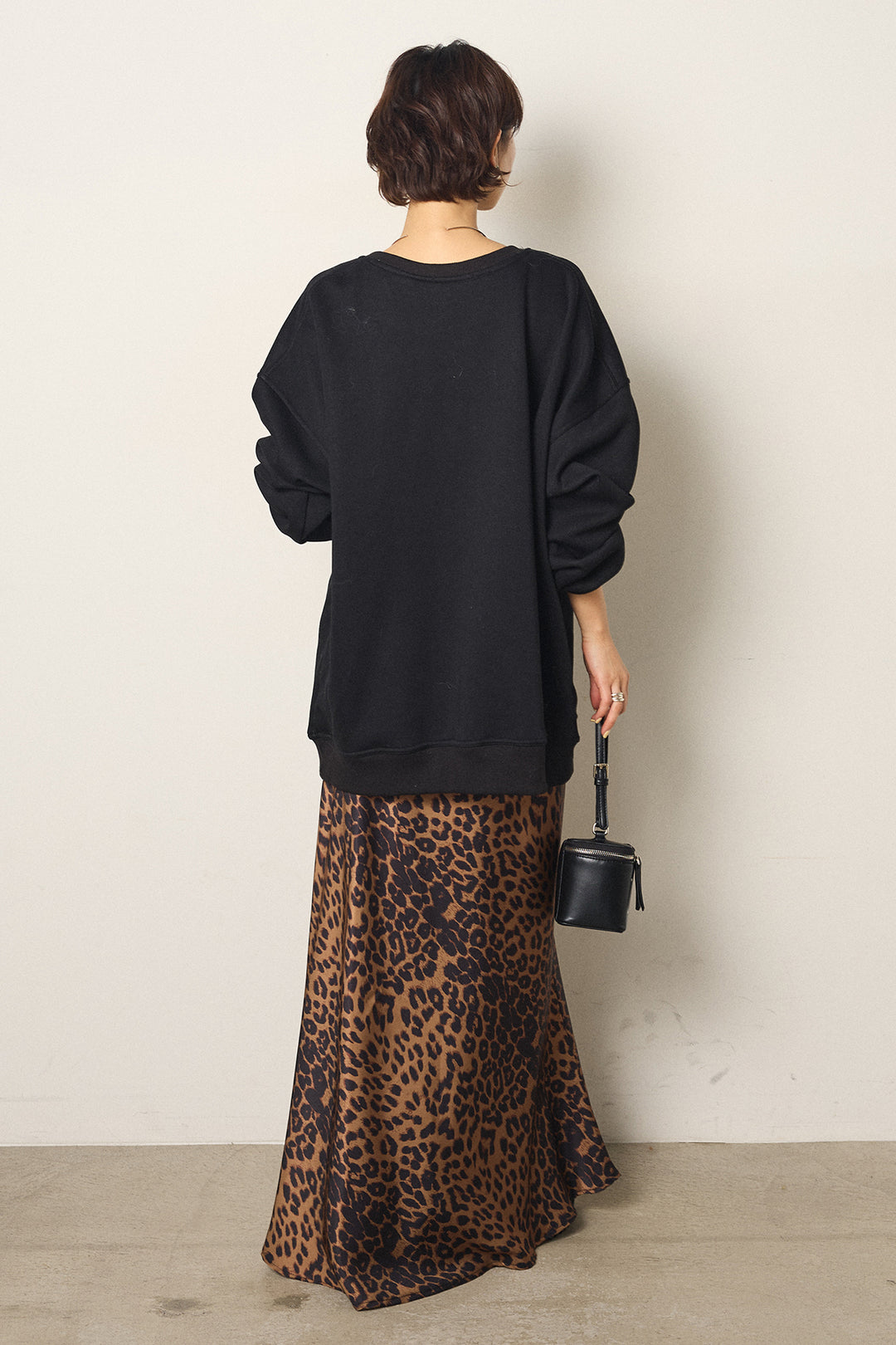 [SET]モノトーンプリントスウェット+レオパード柄サテンスカート(2set)
