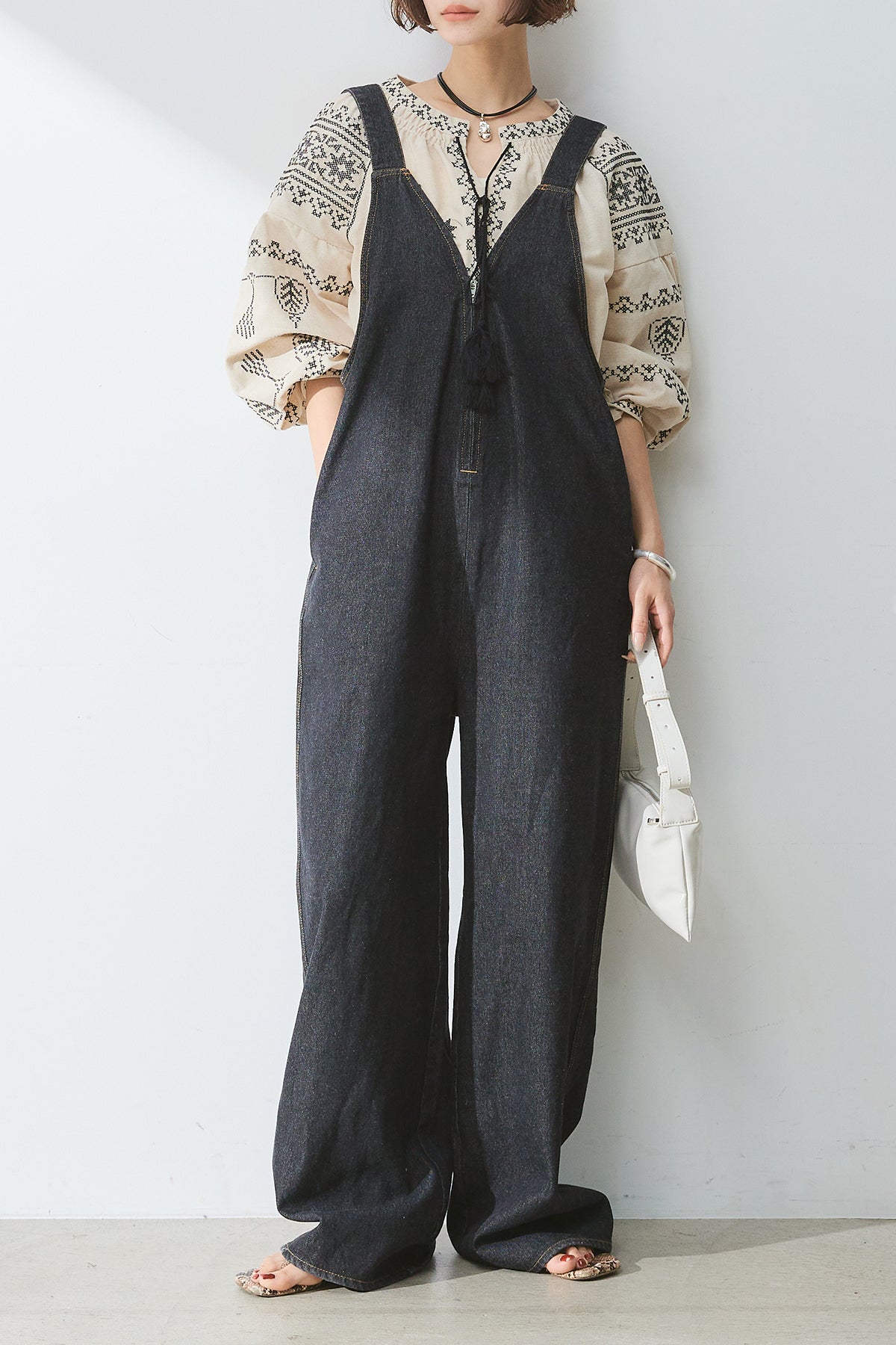 新品 ESICA デニムサロペット＋ブラウス SET]刺繍バルーンブラウス+デニムフロントジップVネック