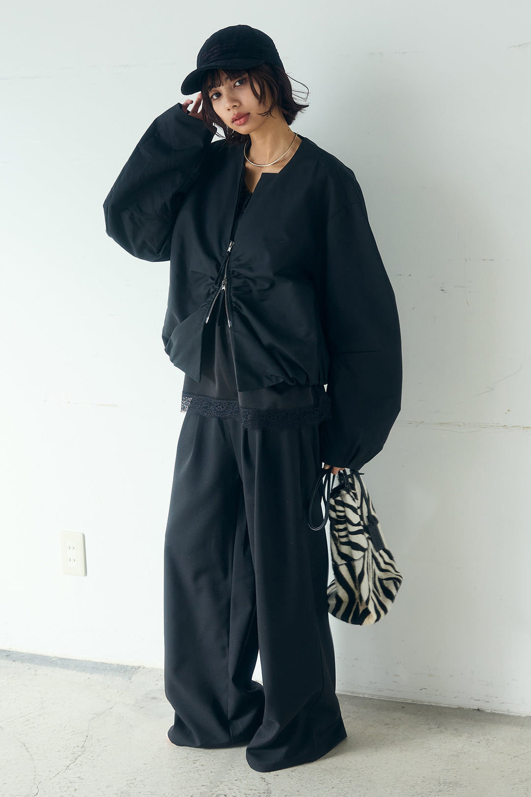 [SET]ノーカラーフロントギャザージップアウター+斜めボタンタック入りスラックス(2set)