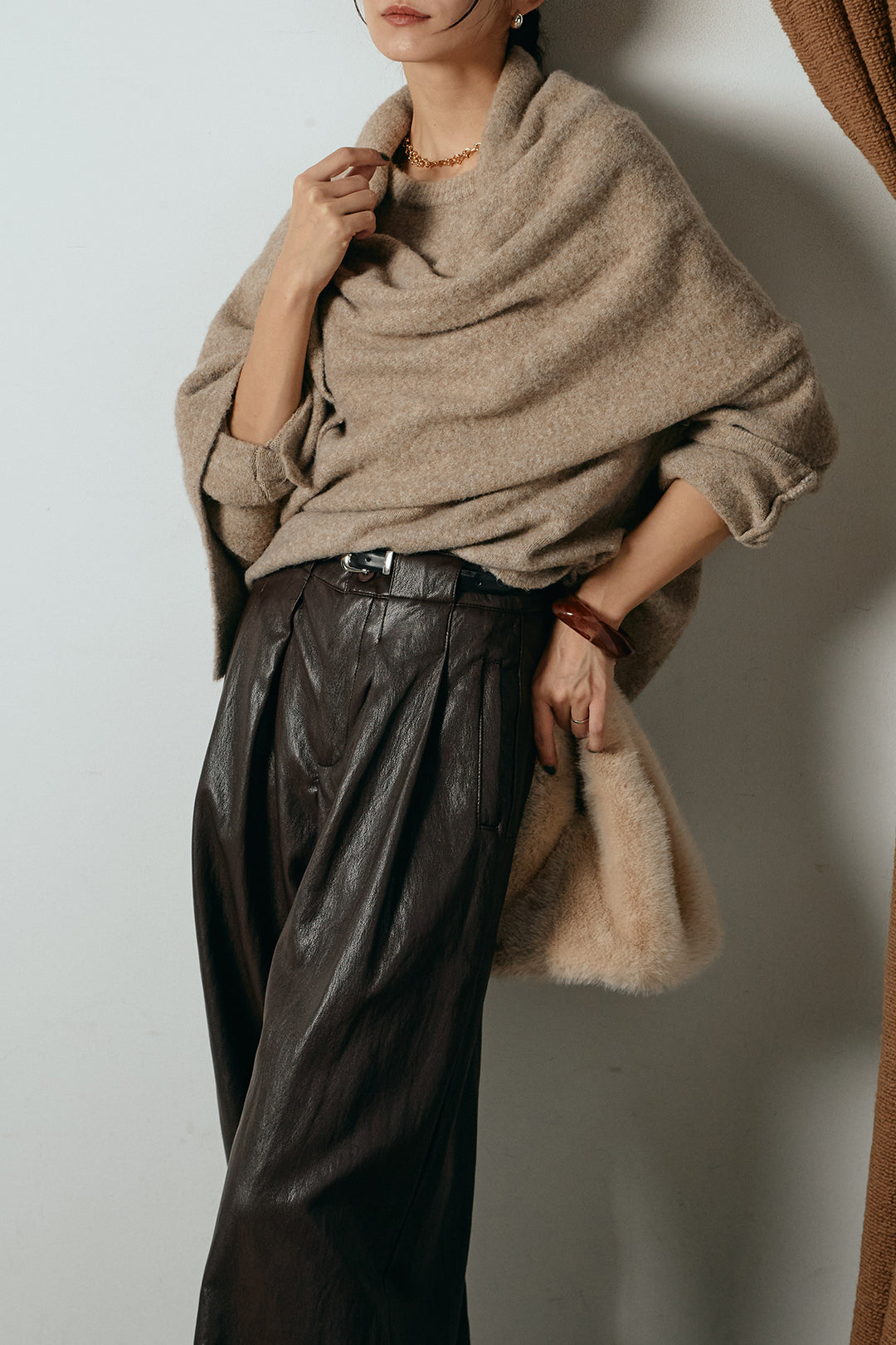 [SET]ネック巻きデザインニットトップス+ベルト付きレザーライクタックパンツ(2set)