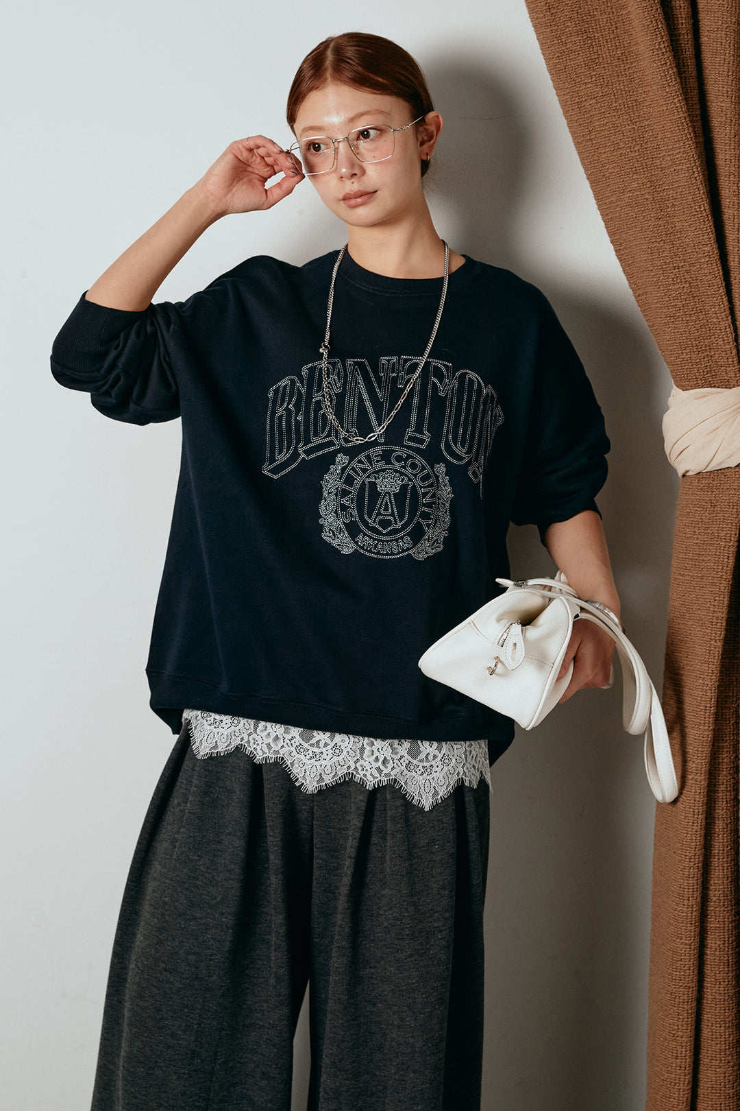 [SET]フロントロゴスウェットプルオーバー+カップ付きレースドッキングキャミソール+フェイクレザー太ベルト付きタックワイドパンツ(3set)