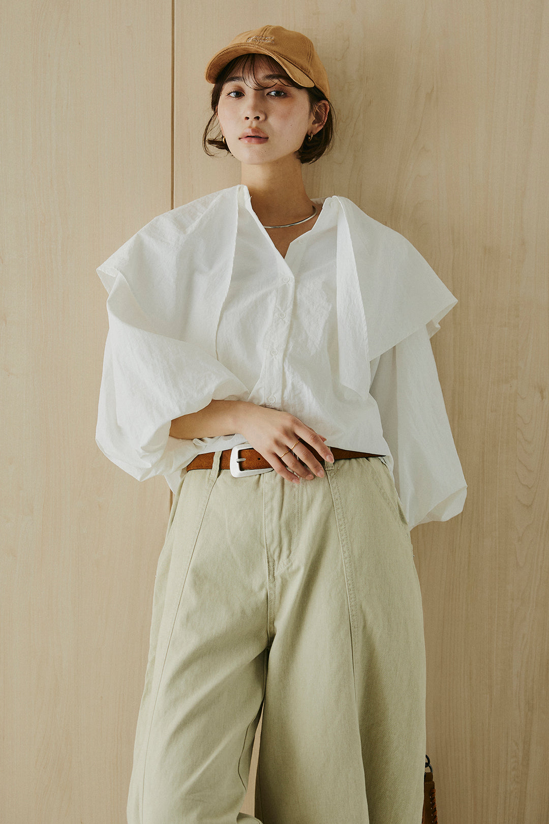 [SET]ケープカラーナイロンブラウス+サイドベルトカーブワイドパンツ(2set)