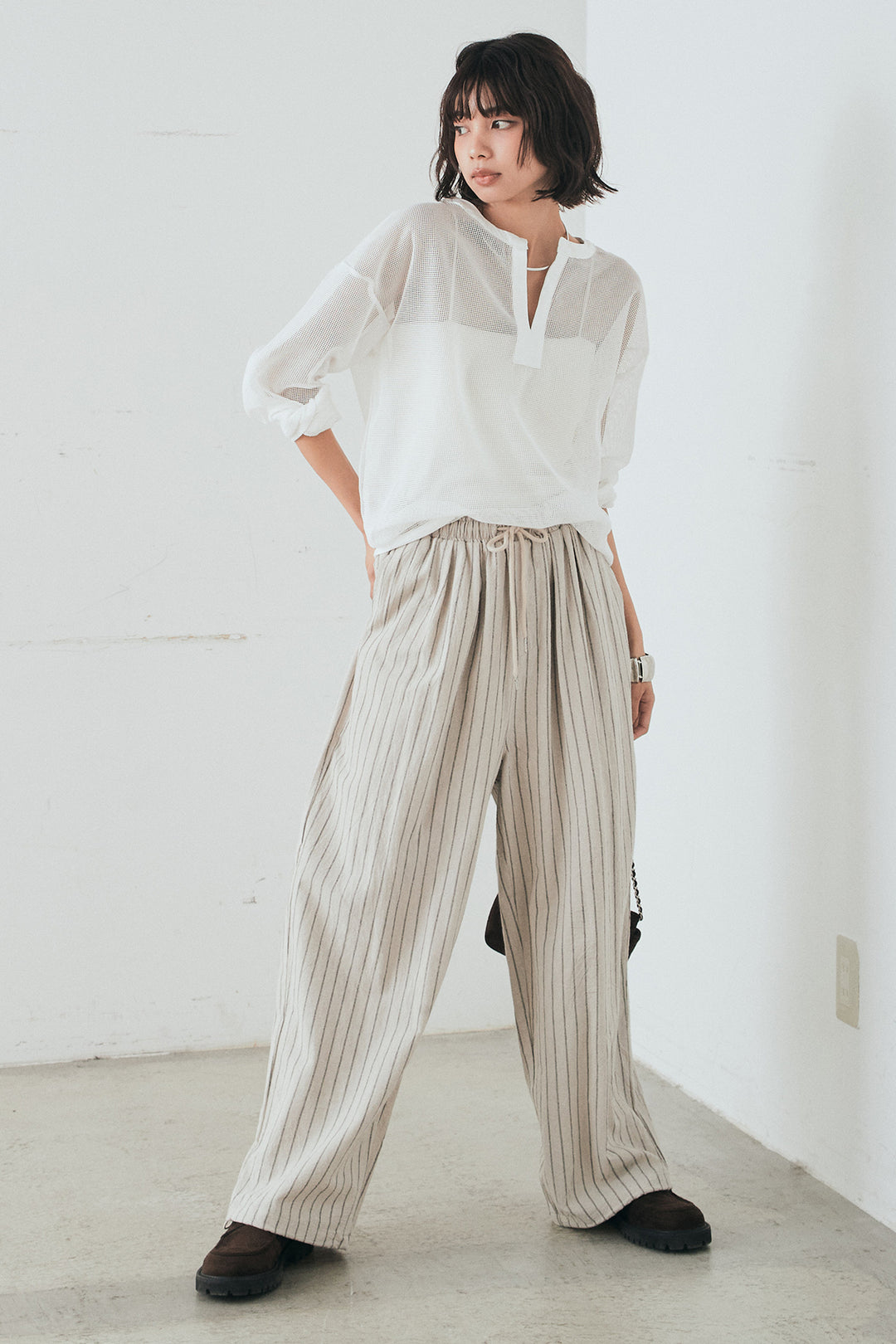 [SET]メッシュカットソースキッパープルオーバー+リネンライクストライプタックイージーパンツ(2set)