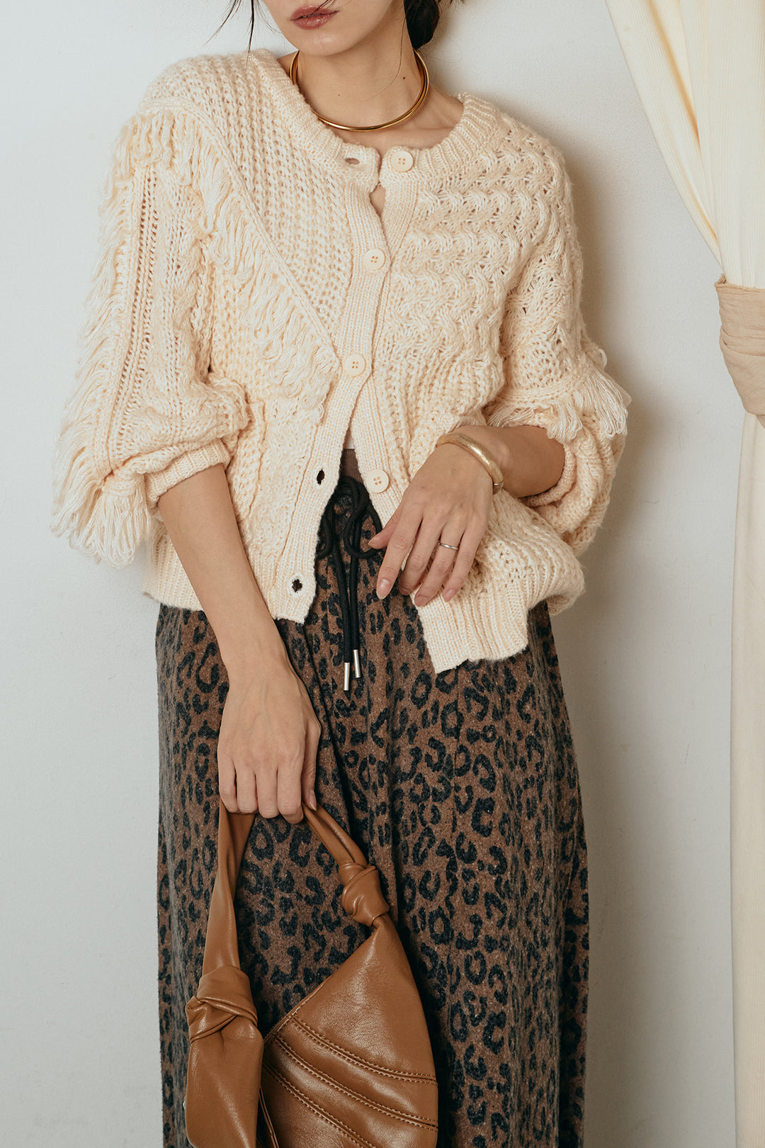 [SET]ランダムフリンジニットカーディガン+リラックスレオパード柄ワイドパンツ(2set)