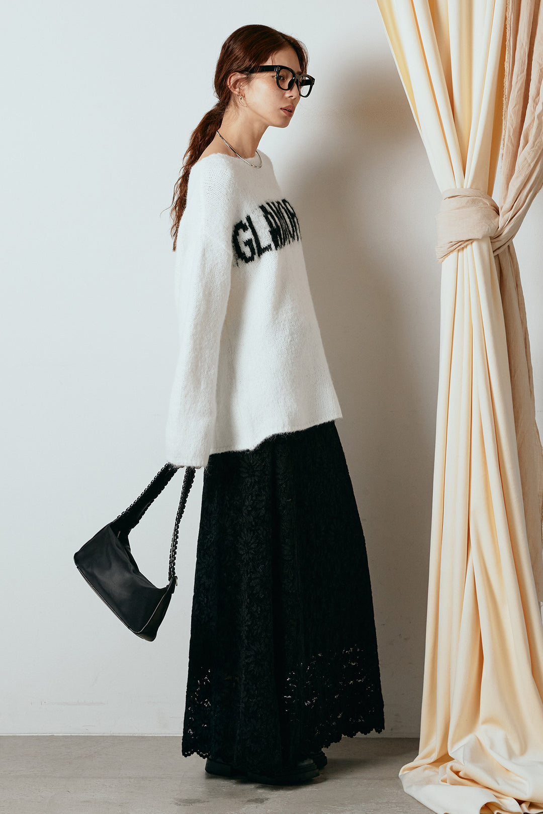 [SET]フロントロゴデザインニットトップス+花柄刺繍ベロアフレアスカート(2set)