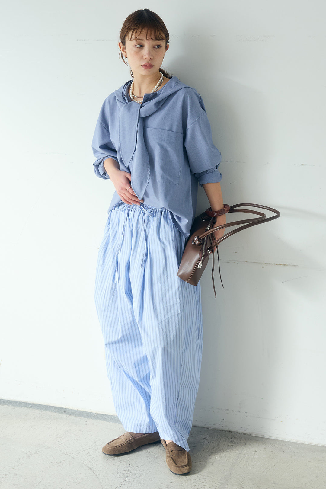 [SET]無地タイ付フーディーBIGシャツ+ランダムストライプタックギャザーパンツ(2set)