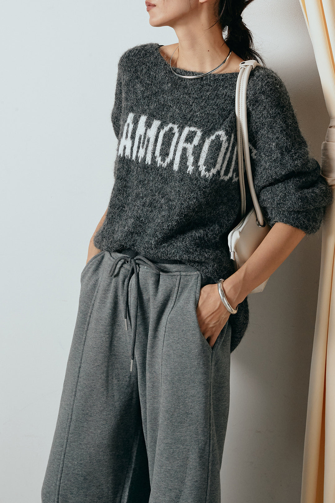 [SET]フロントロゴデザインニットトップス+スウェットワイドカーブパンツ(2set)