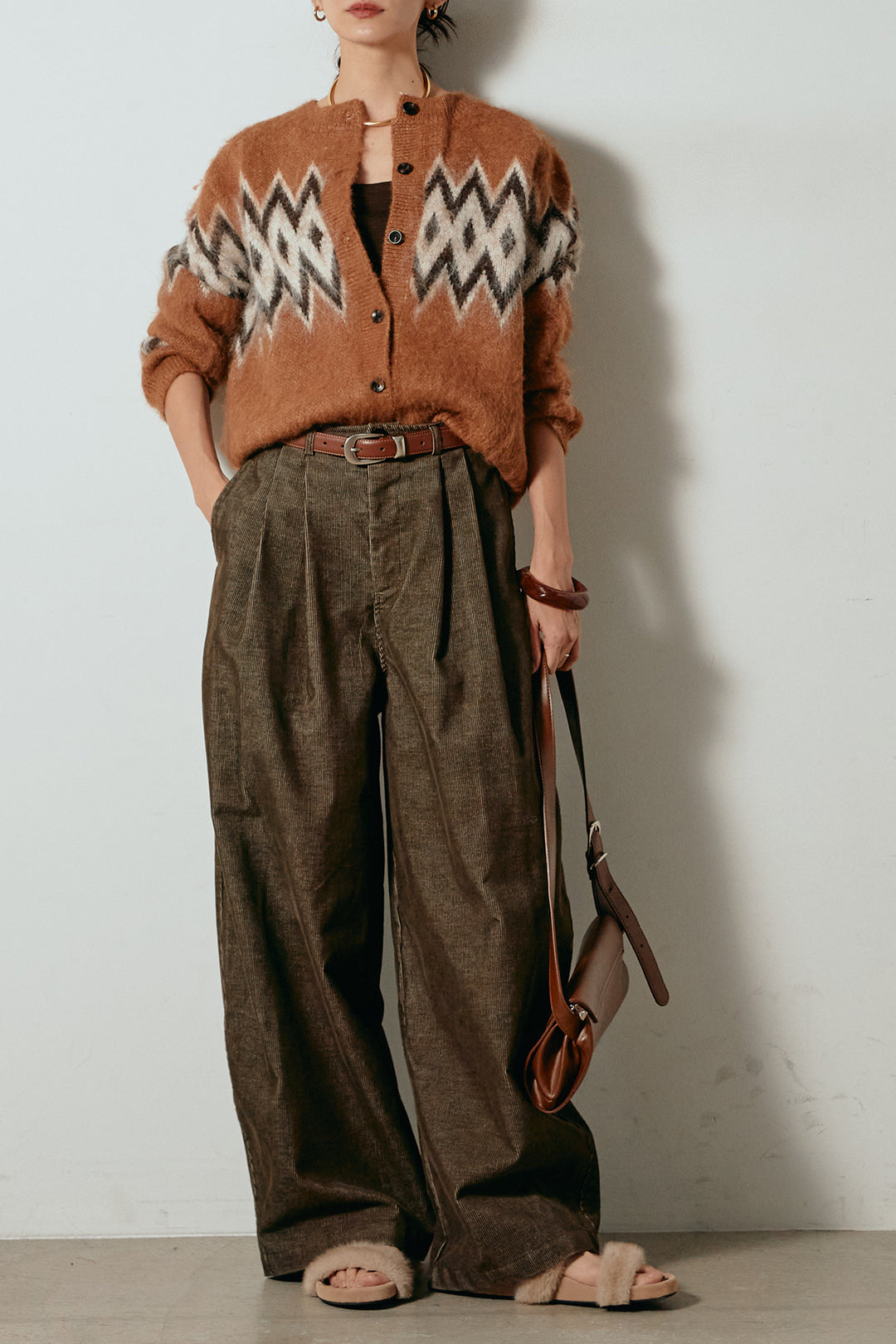 [SET]起毛ノルディック柄ニットカーディガン+フロントタック入りコーデュロイパンツ(2set)