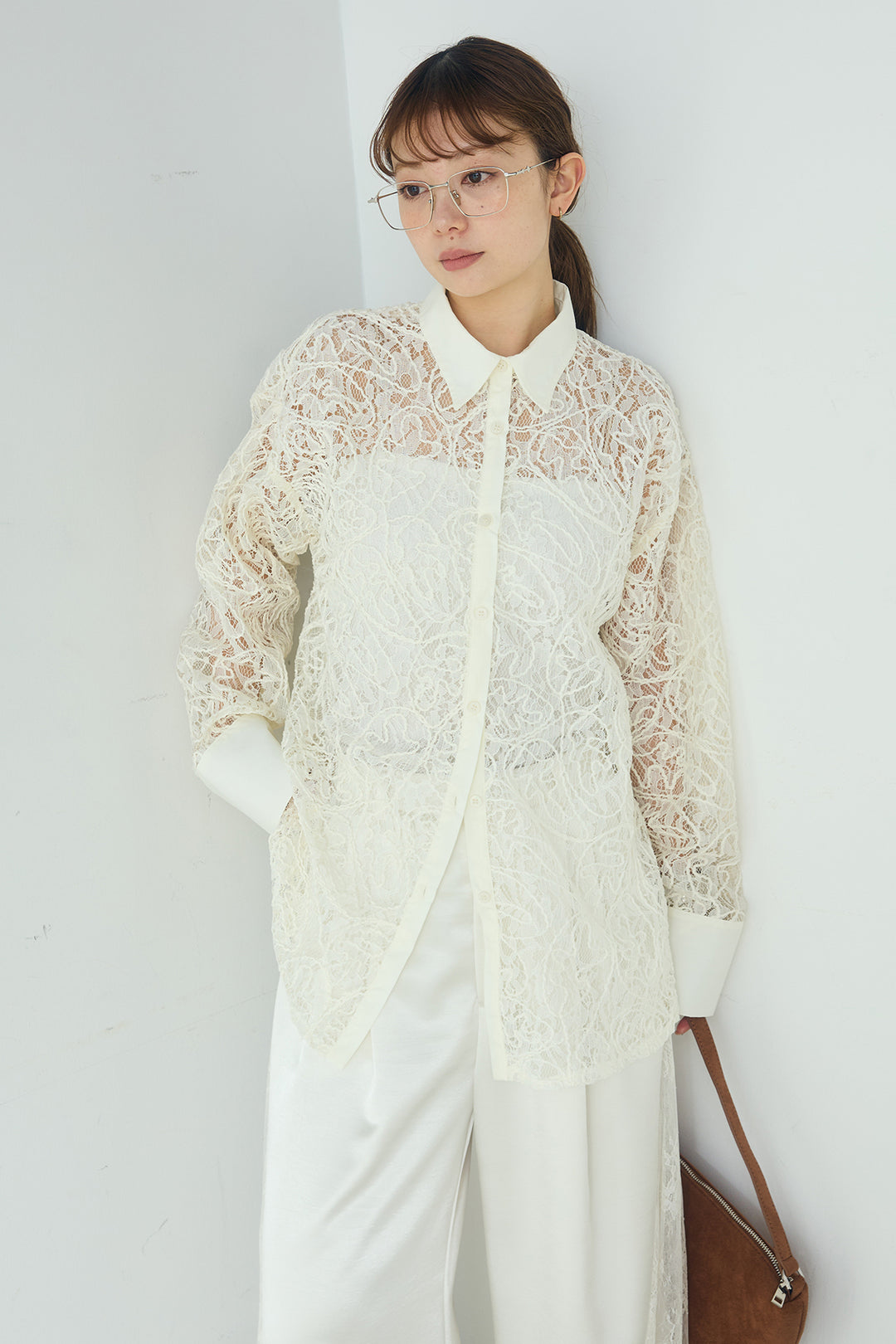 [SET]刺繍レースオーバーサイズシャツ+サテンレース切り替えタックパンツ(2set)