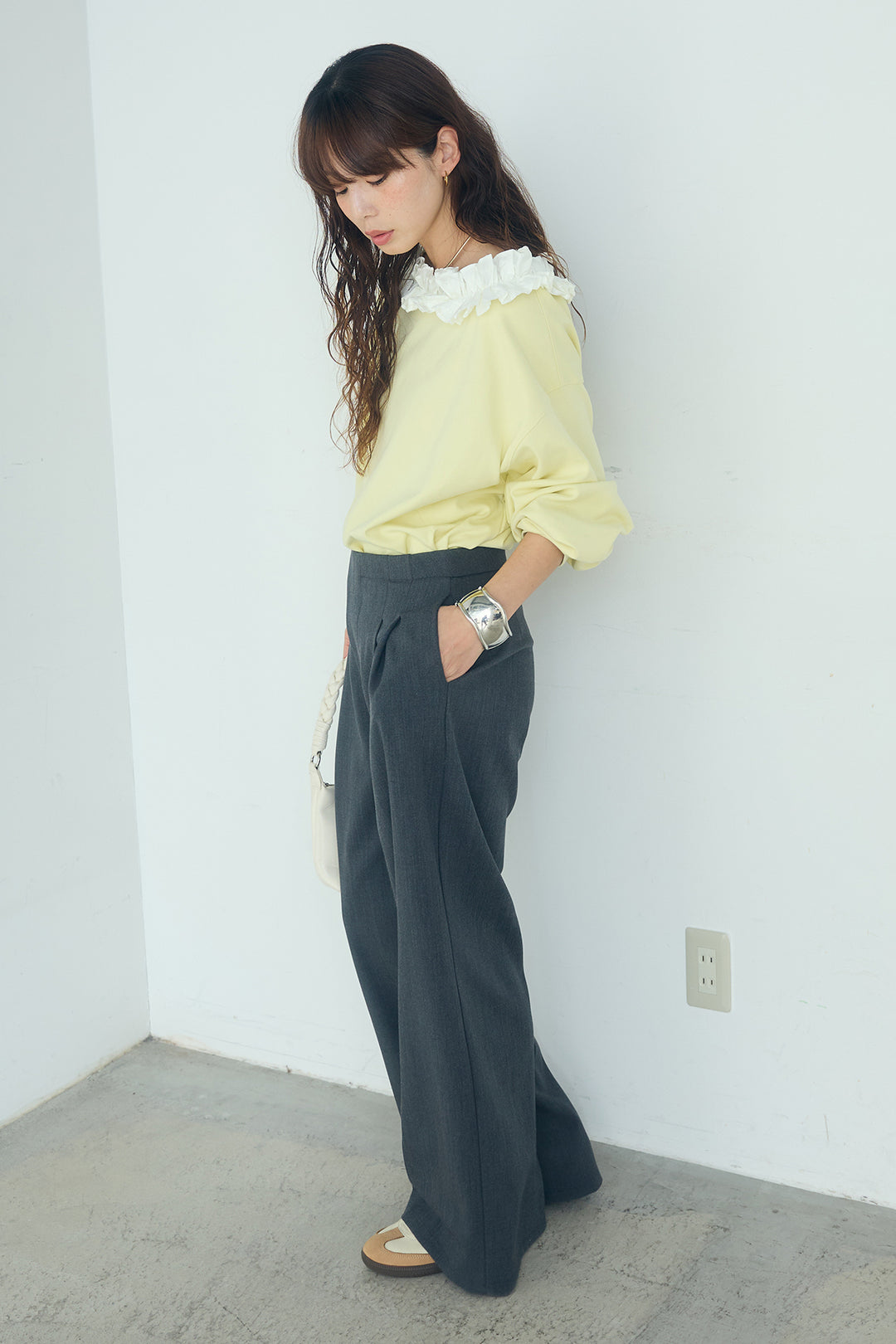 [SET]ネックギャザーフリルスウェット+サイドベルトタック入りスラックス(2set)