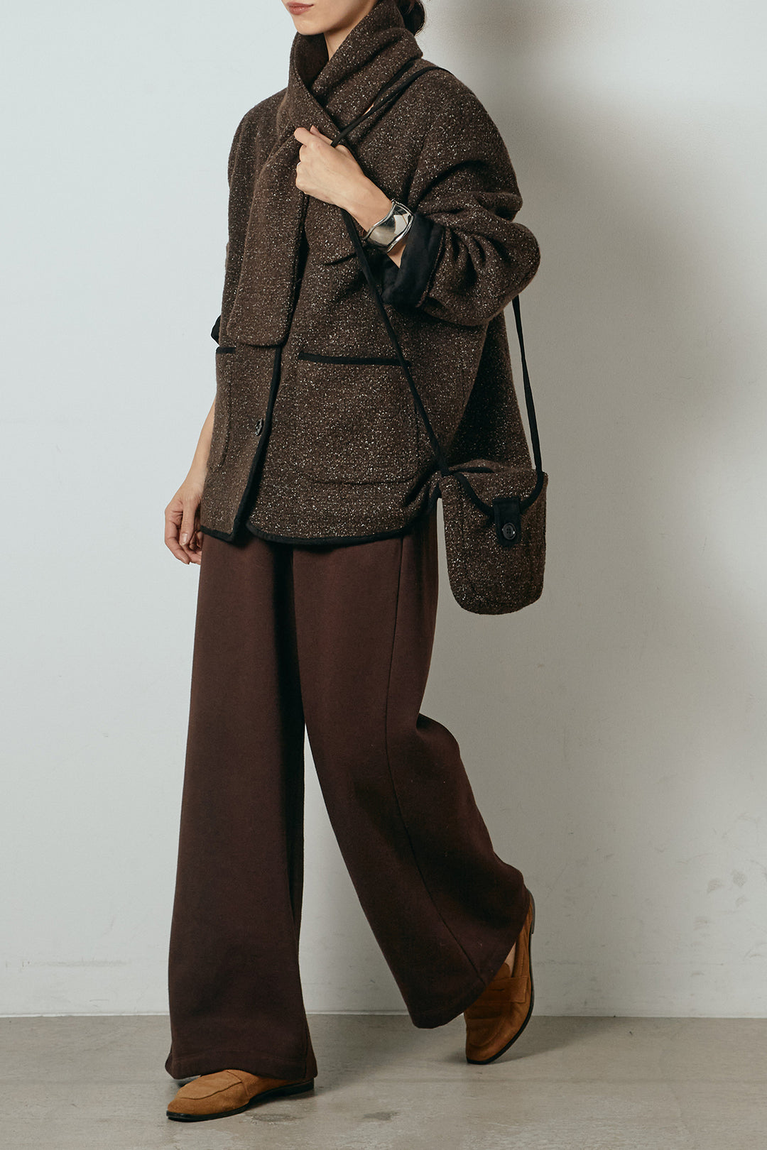 [SET]ノーカラーマフラーバッグ付きアウター+裏起毛スウェットワイドパンツ(2set)