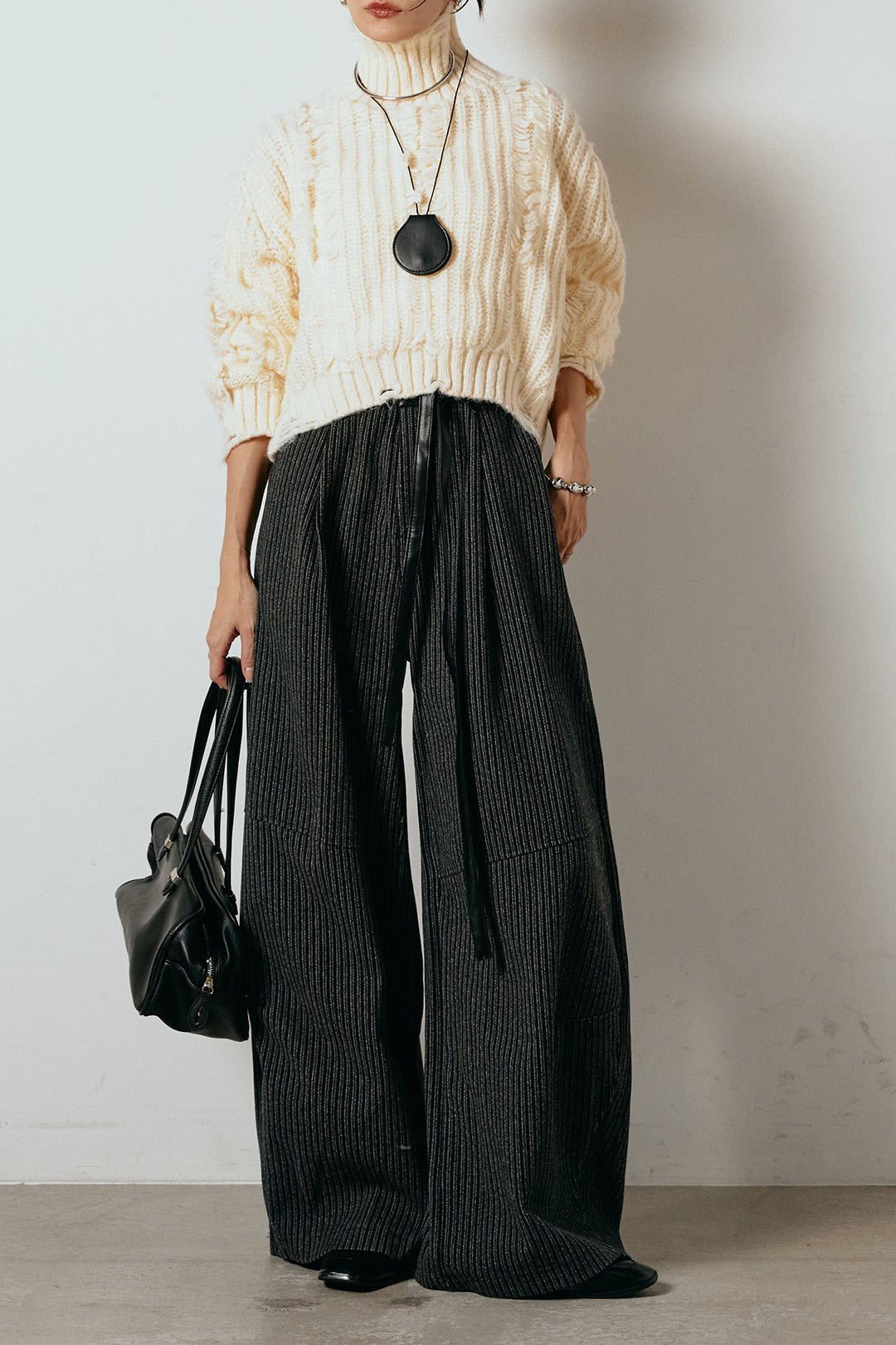 [SET]フリンジタートルショートニット+レザーライク配色ストライプパンツ(2set)