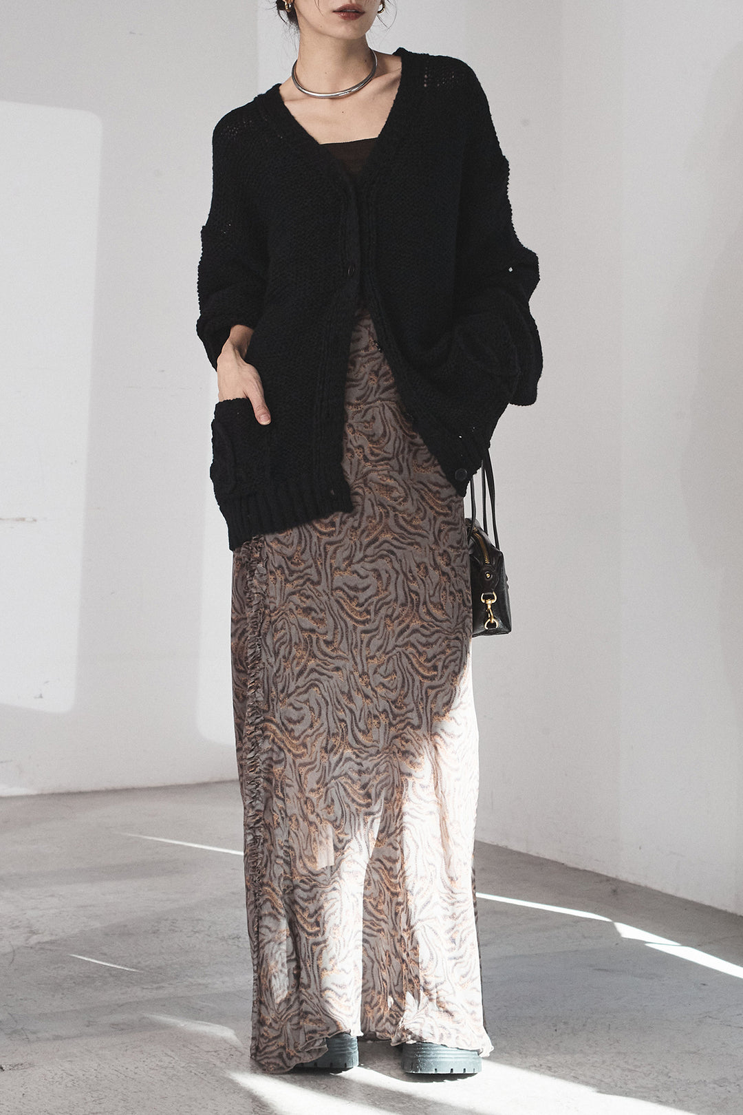 [SET]コード刺繍リラックスニットカーディガン+抽象柄ロングスカート(2set)