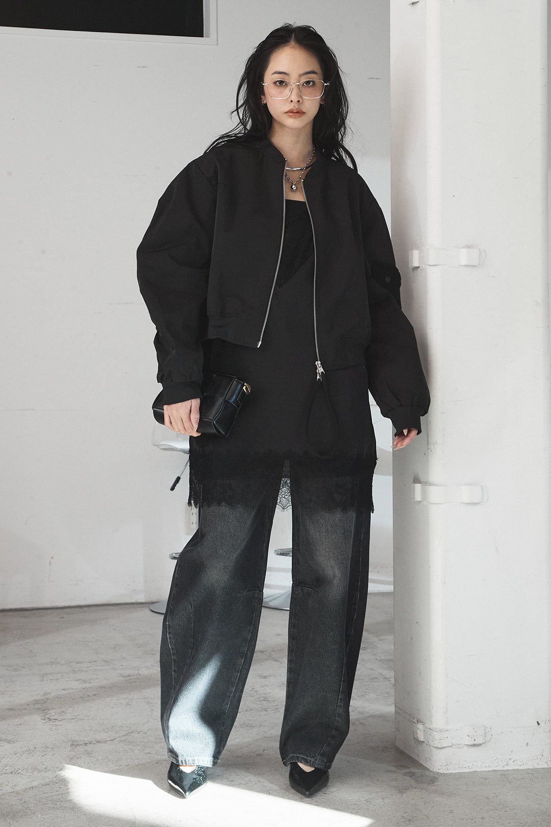 [SET]袖ギャザーデザインブルゾン+レース切り替えキャミソール+デニムアシメカーブパンツ(3set)