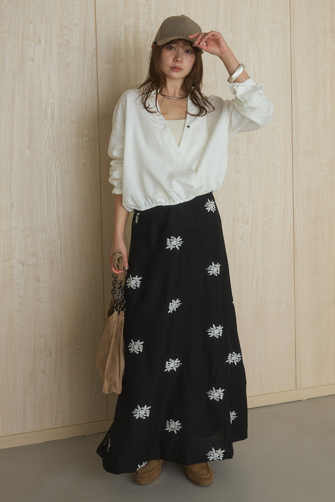 [SET]麻混襟付きトップス+レースコンビフラワー刺繍柄スカート(2set)