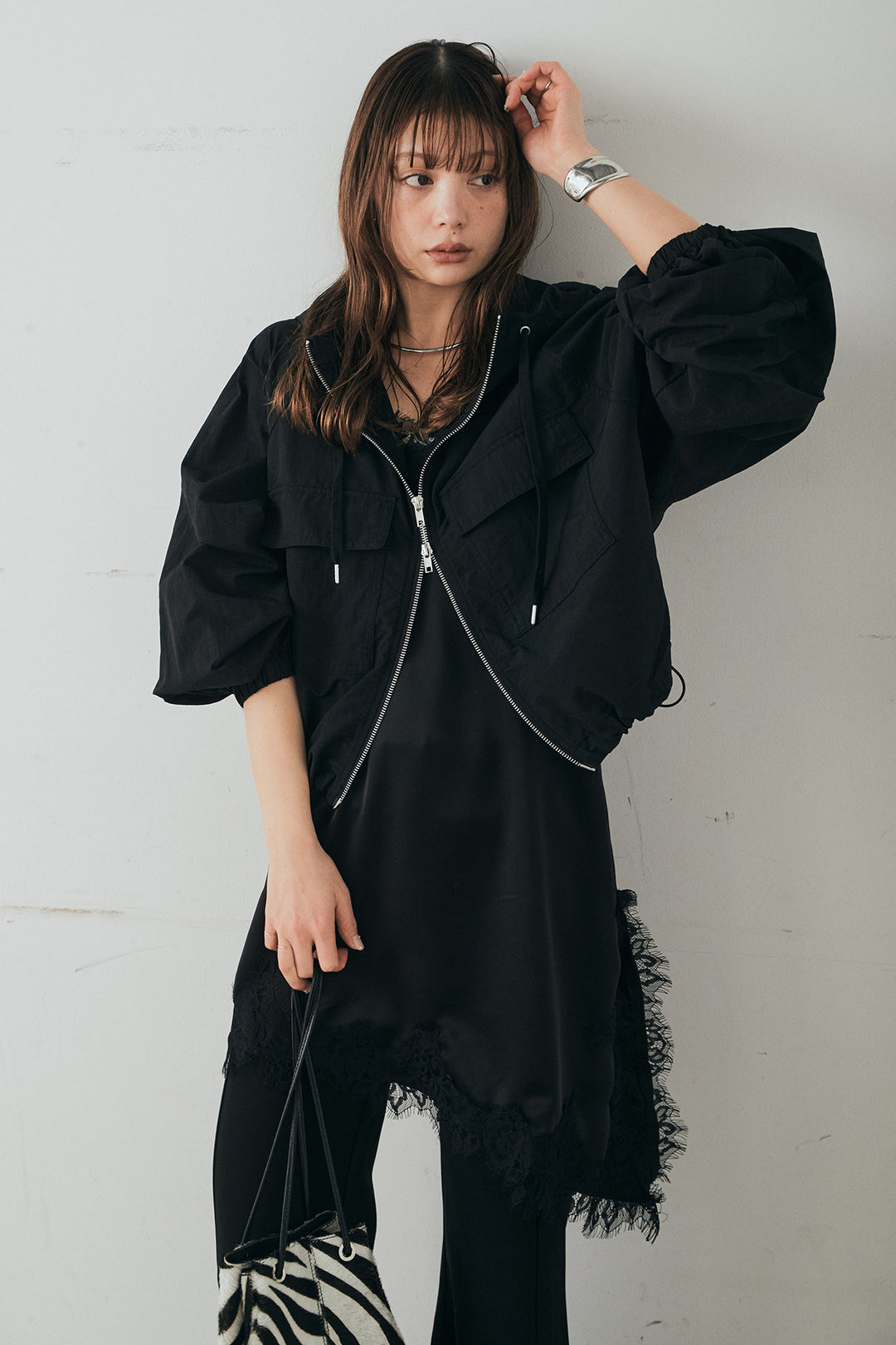 [SET]ナイロンボリュームWジップパーカーブルゾン+サテンレースアシメキャミ+細編みベルト付きパンツ+サテンレースアシメキャミ(3set)