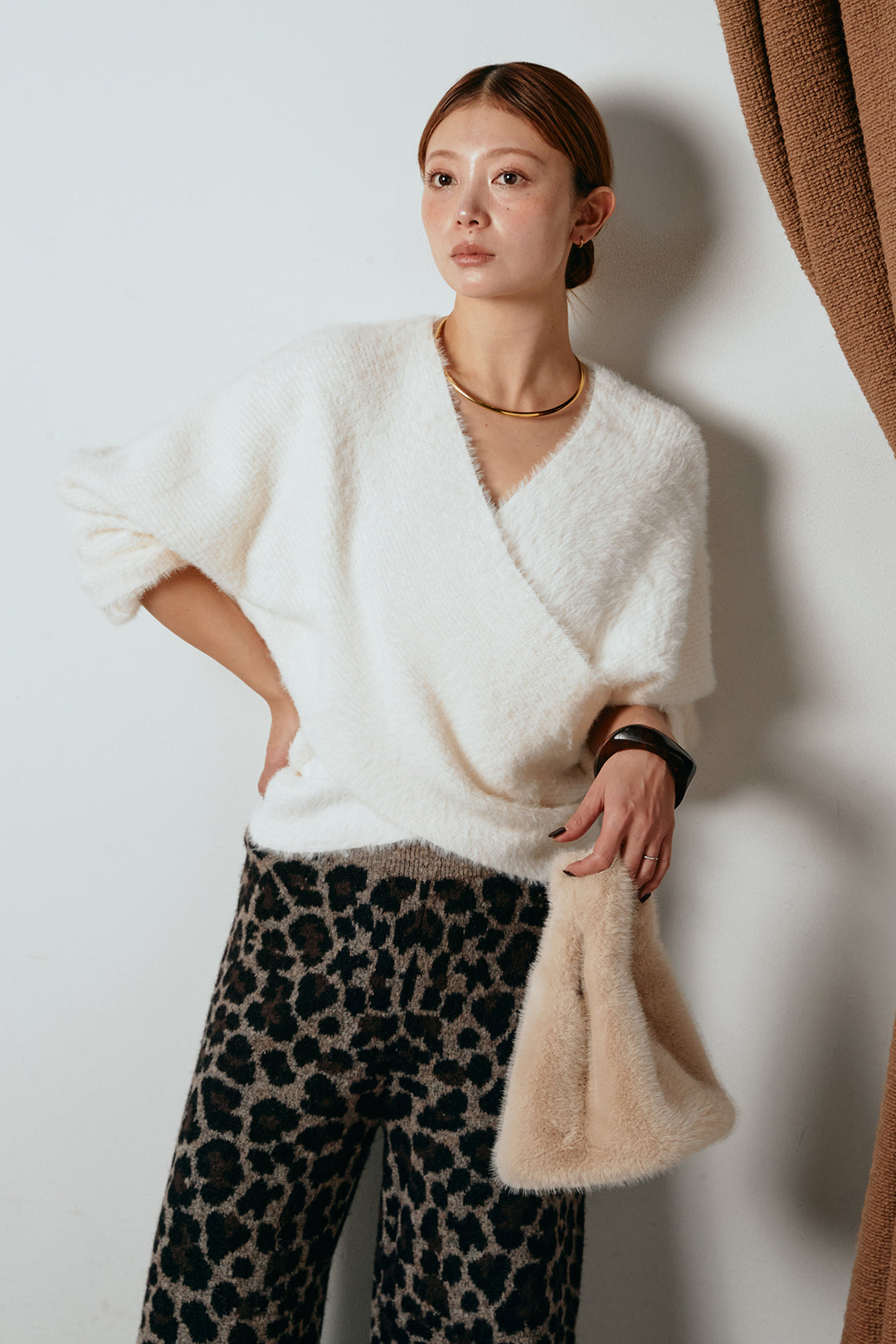 [SET]シャギーカシュクールニットトップス+リラックスレオパード柄ニットパンツ(2set)